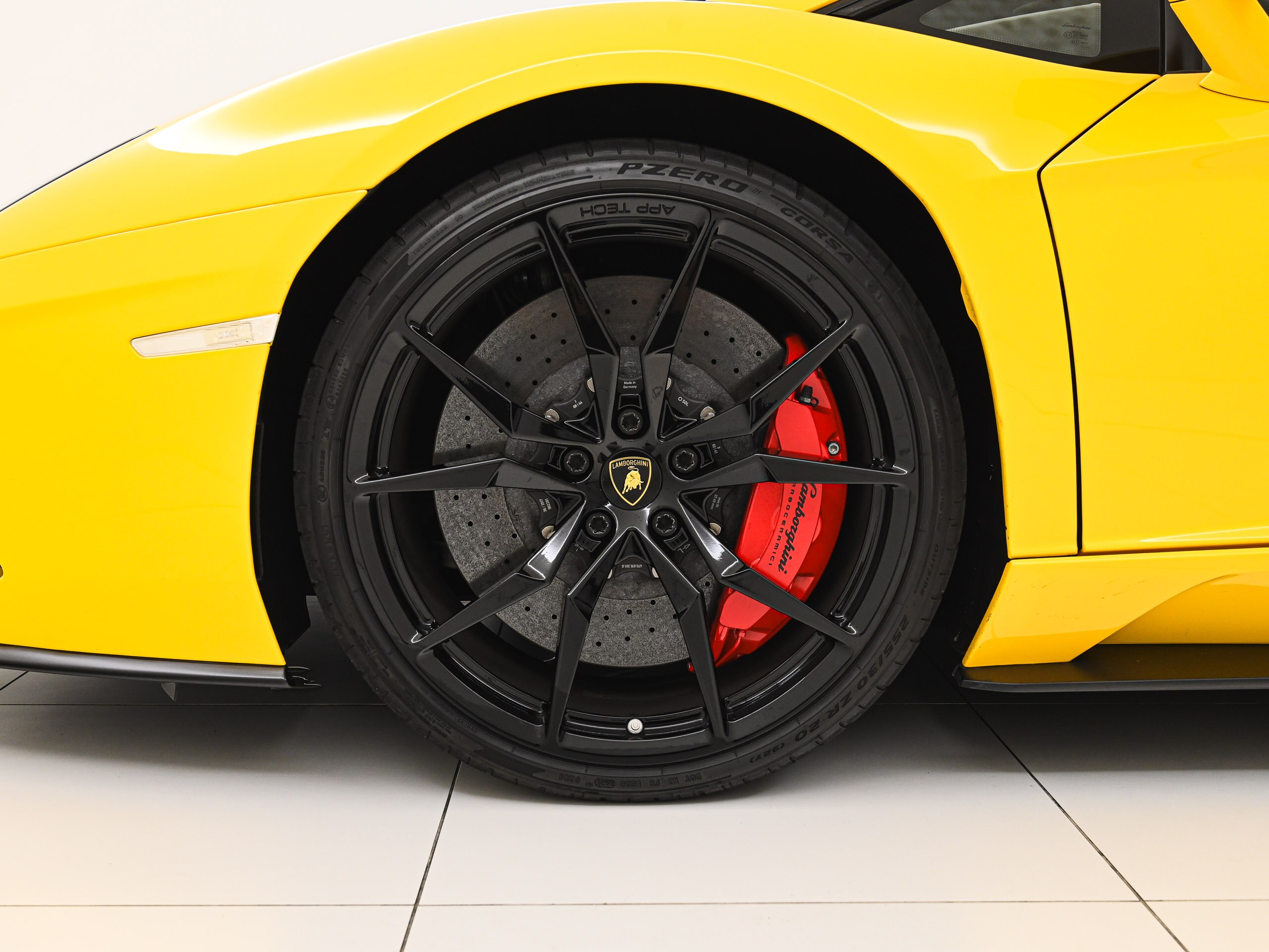 Lamborghini Aventador S (photo: 17)