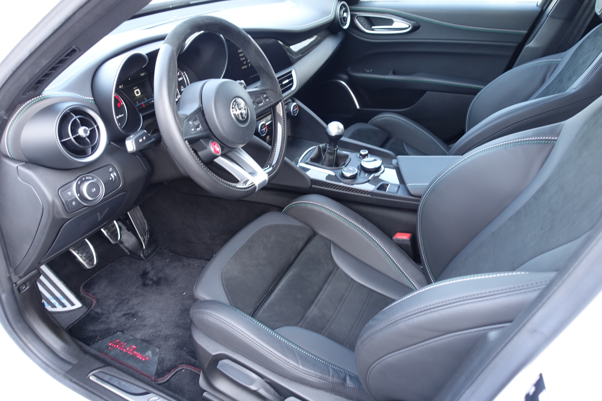 Alfa Romeo Giulia Quadrifoglio (photo: 8)