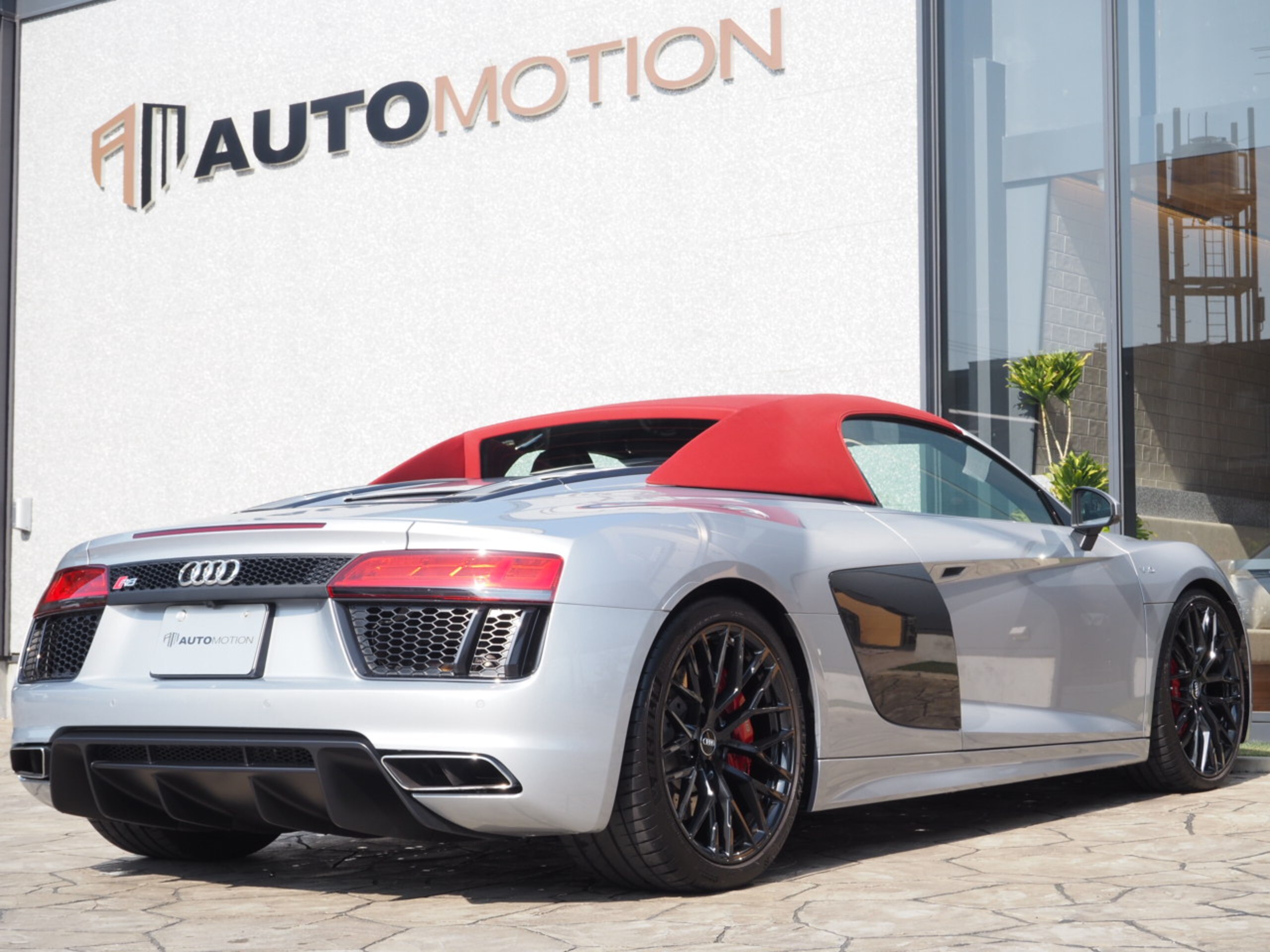 Audi R8 Spyder (photo: 4)