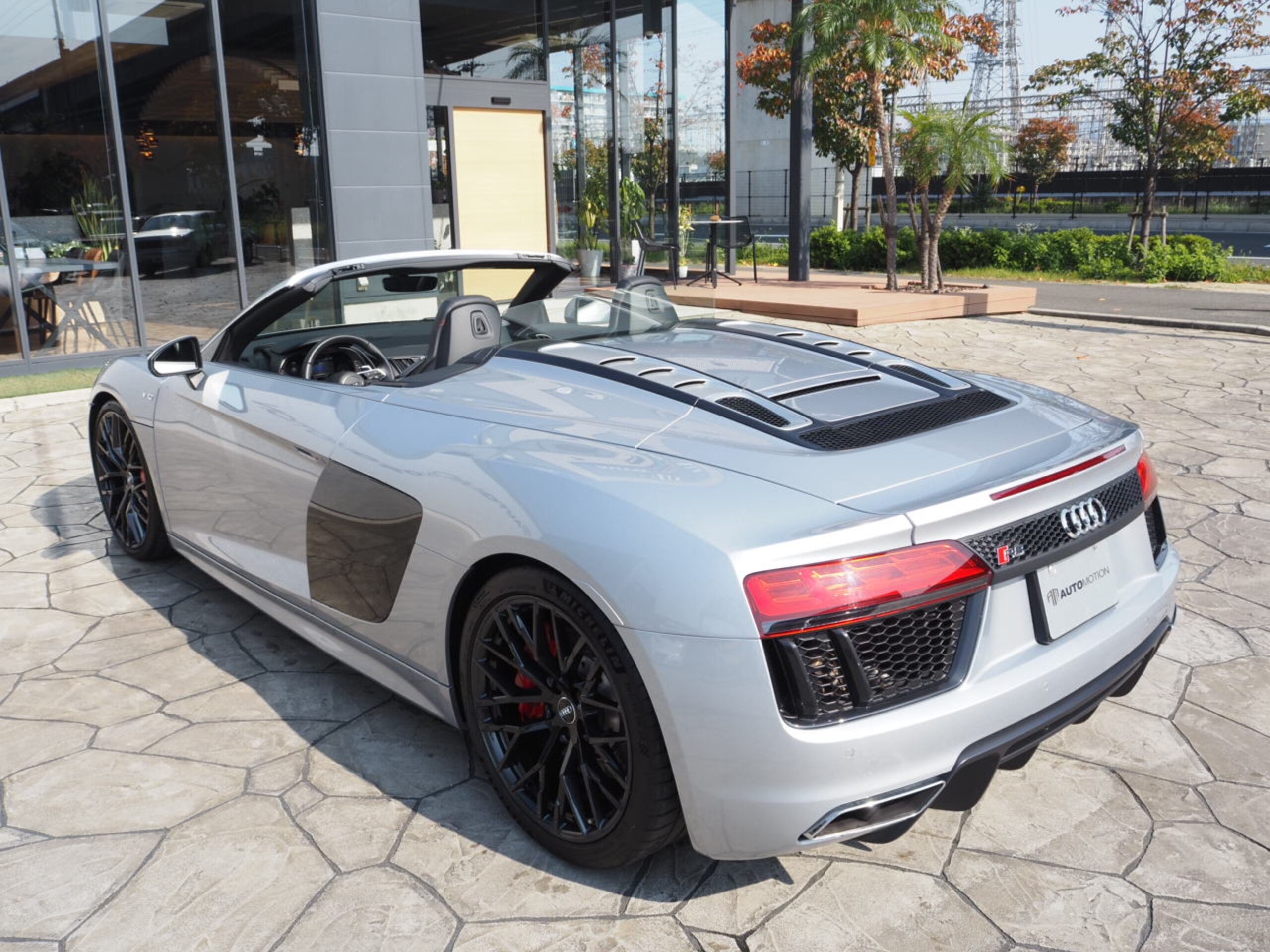 Audi R8 Spyder (photo: 3)