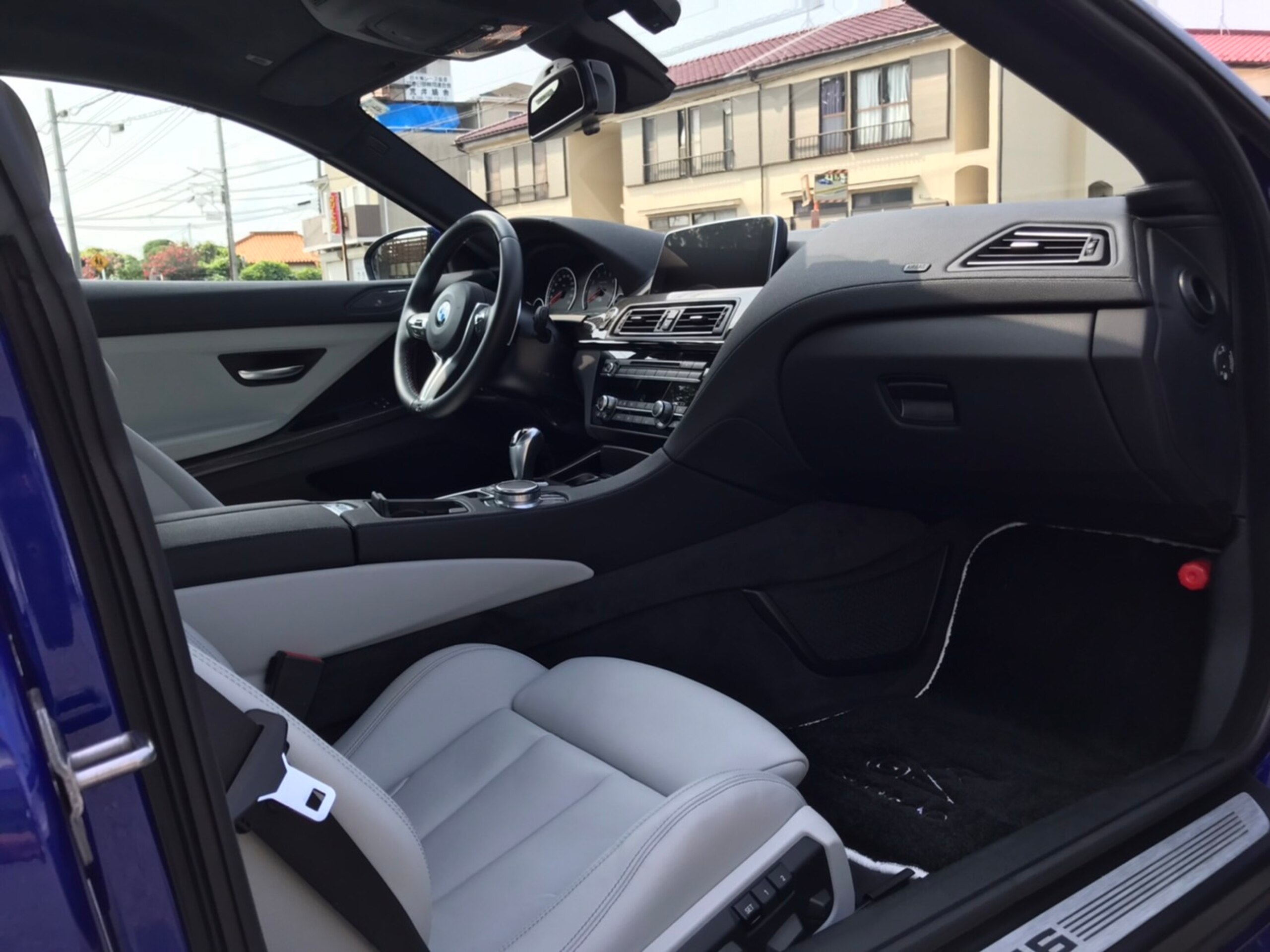 BMW M6 (photo: 8)