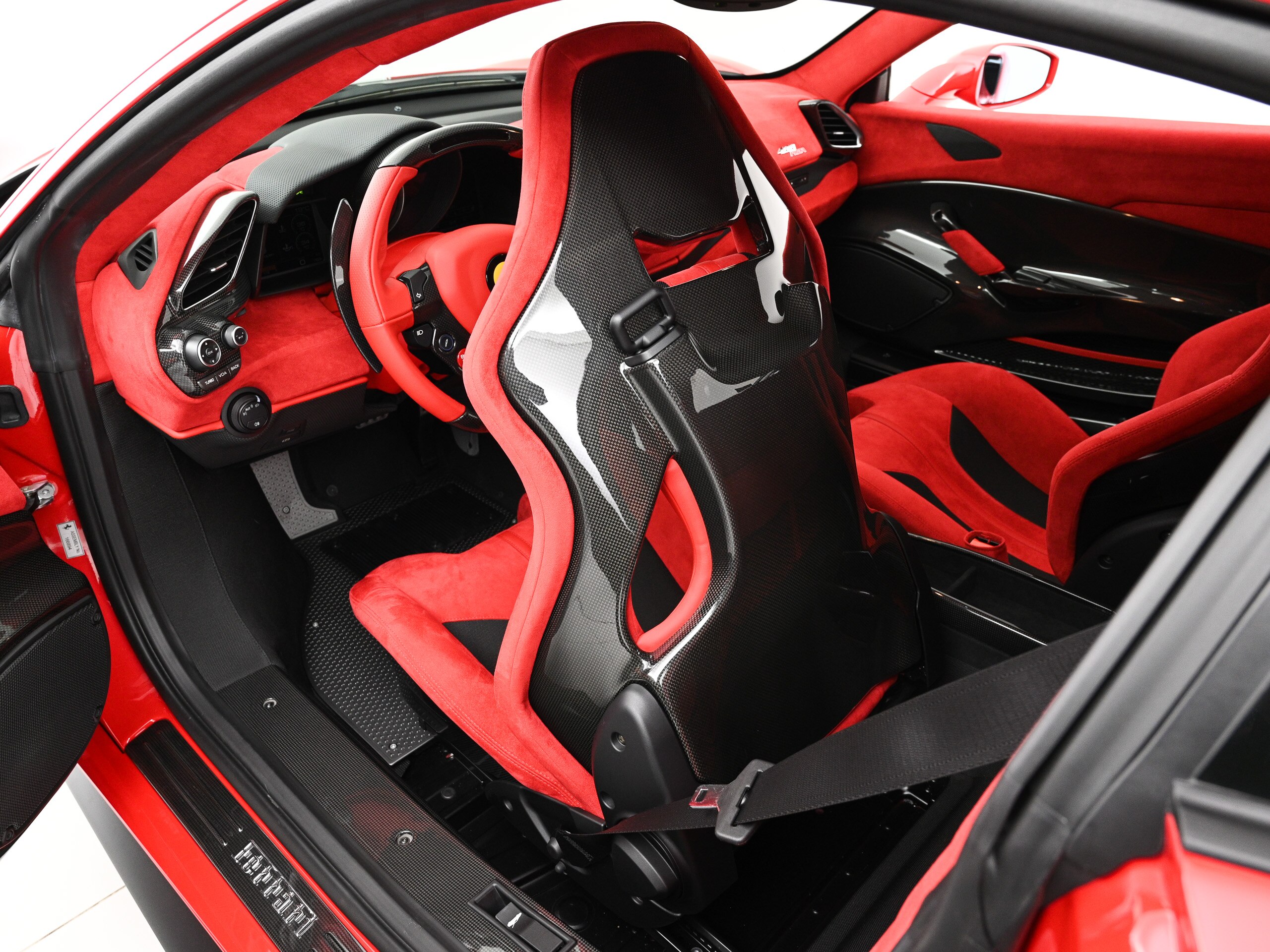 Ferrari 488 Pista (photo: 9)