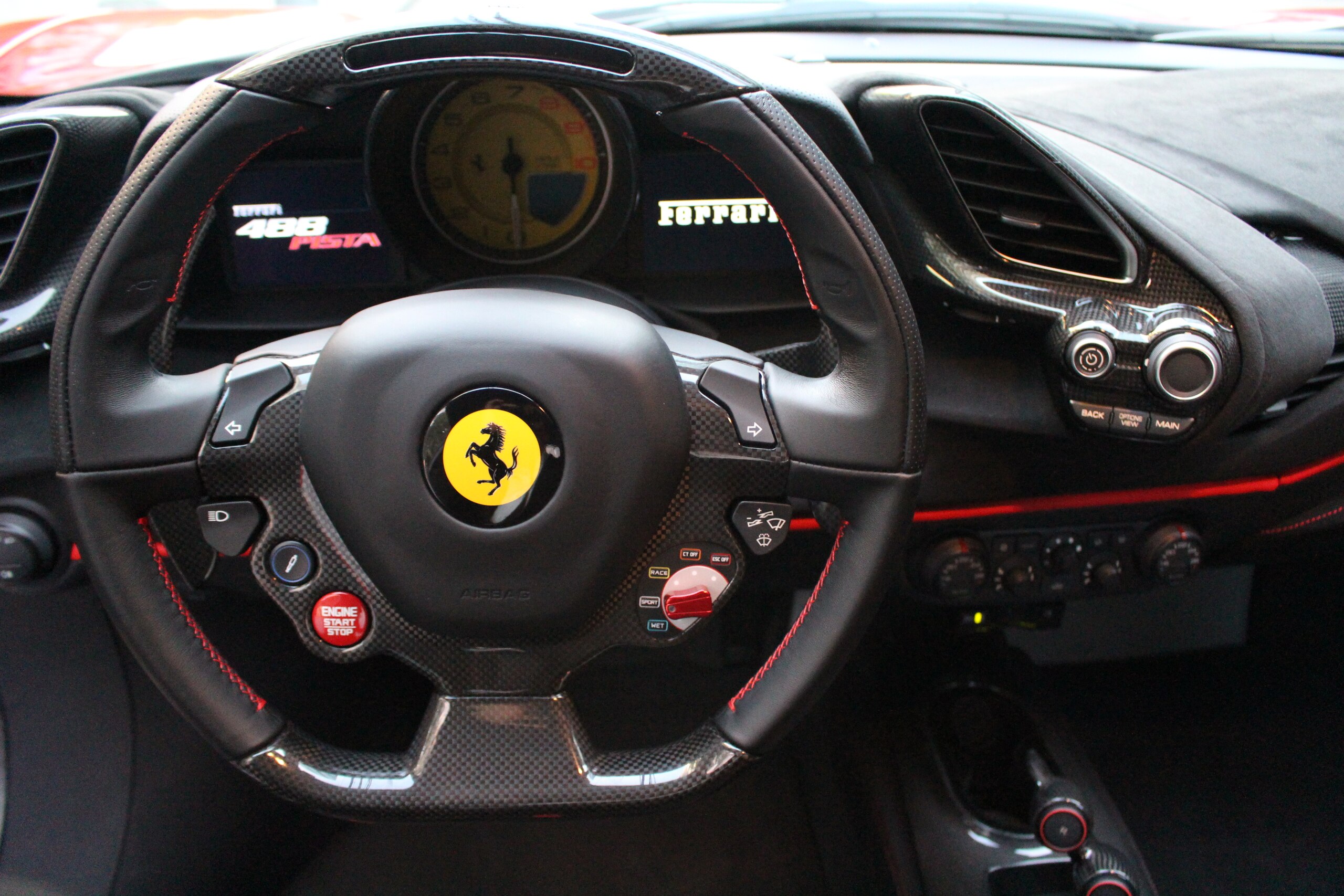 Ferrari 488 Pista (photo: 9)