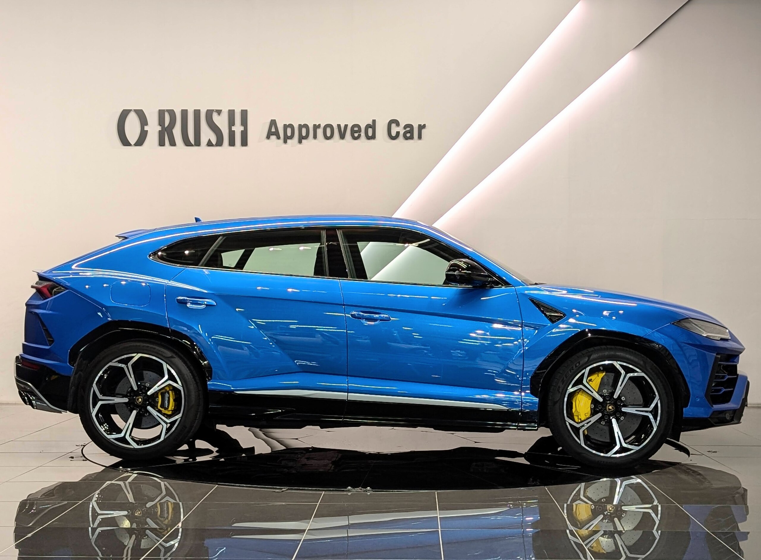 Lamborghini Urus (photo: 5)