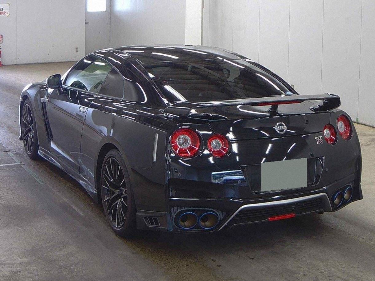 Nissan GT-R (photo: 3)