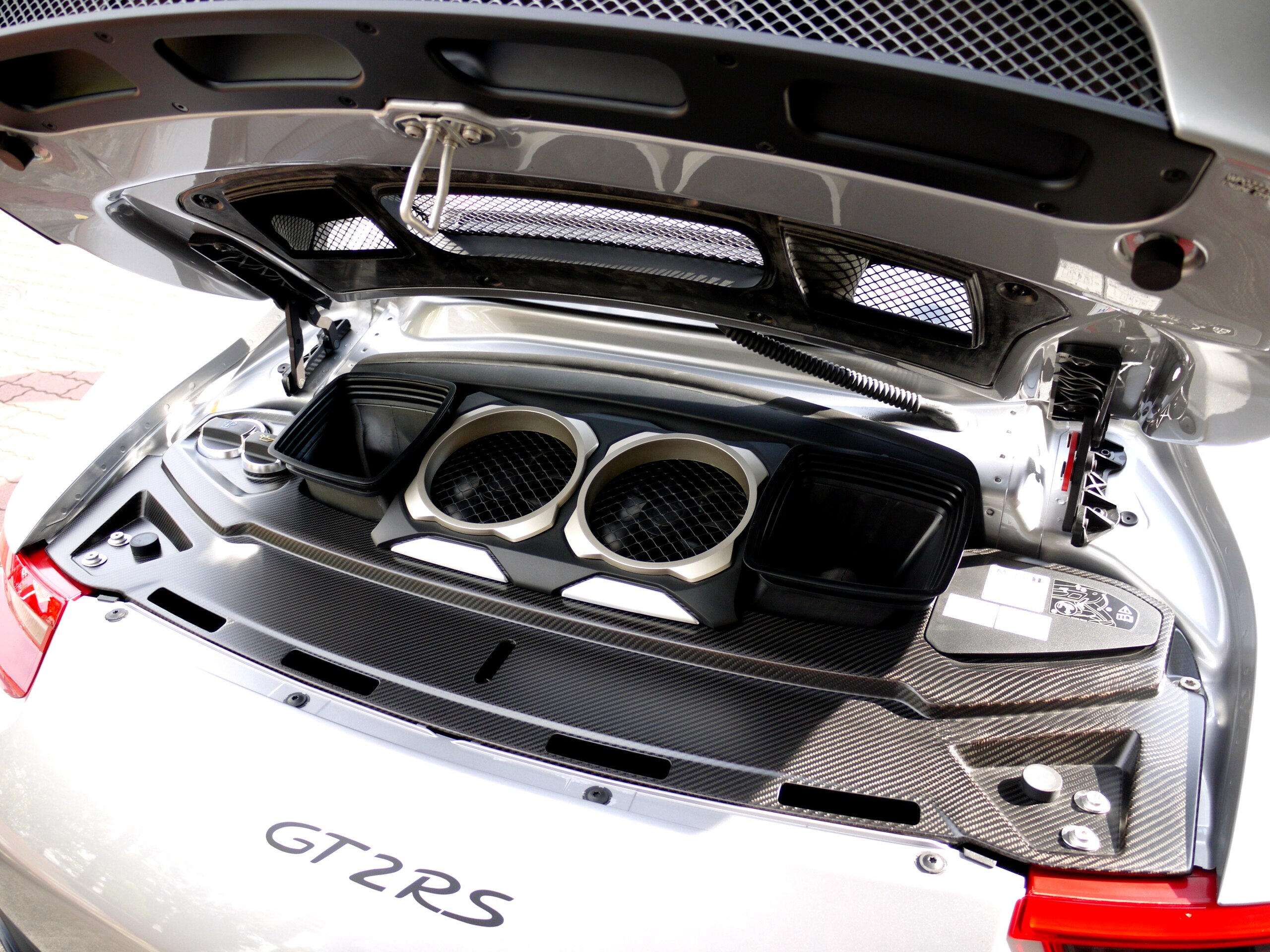 Porsche 911 GT2 RS (photo: 11)