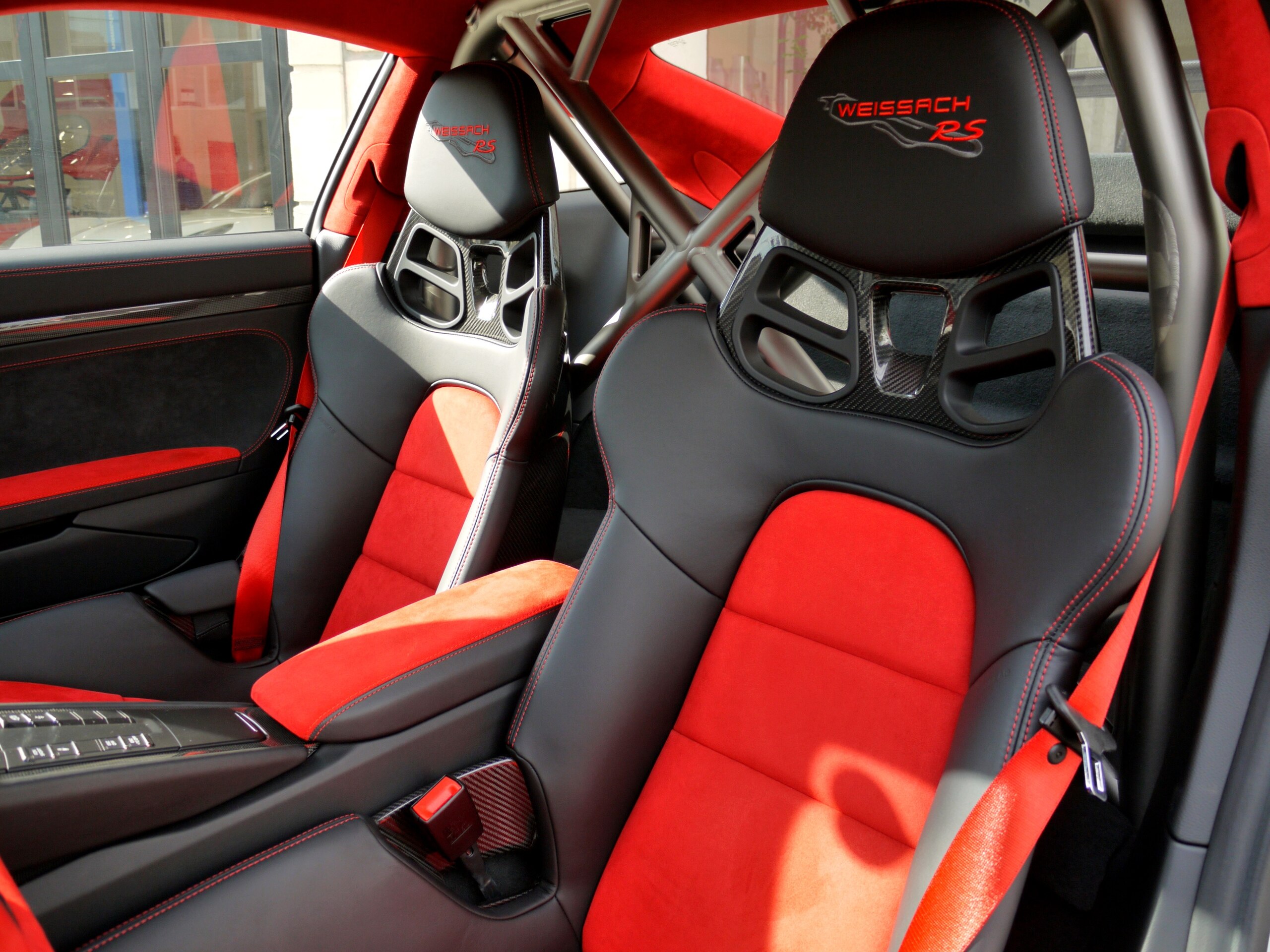Porsche 911 GT2 RS (photo: 8)