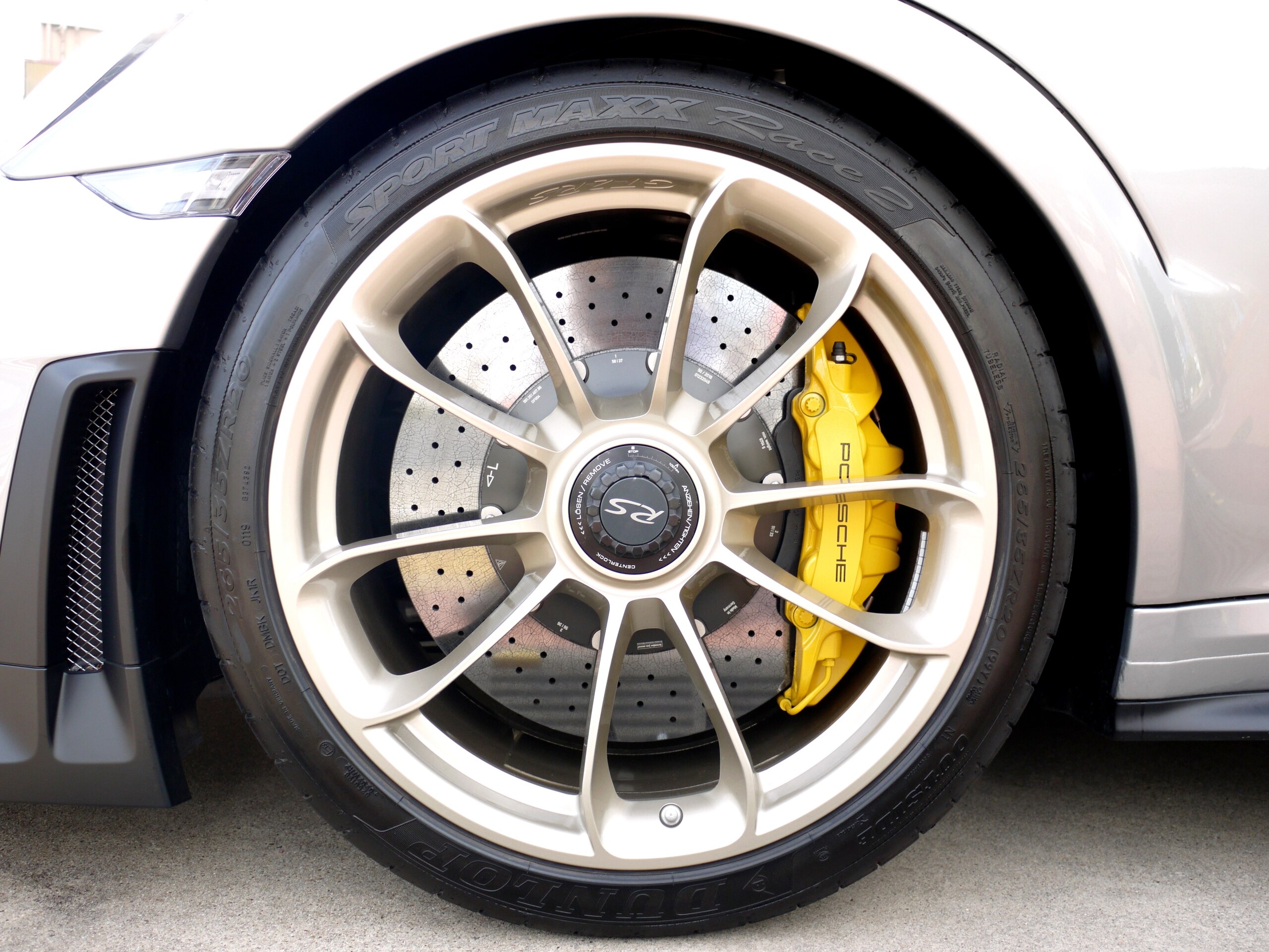 Porsche 911 GT2 RS (photo: 10)