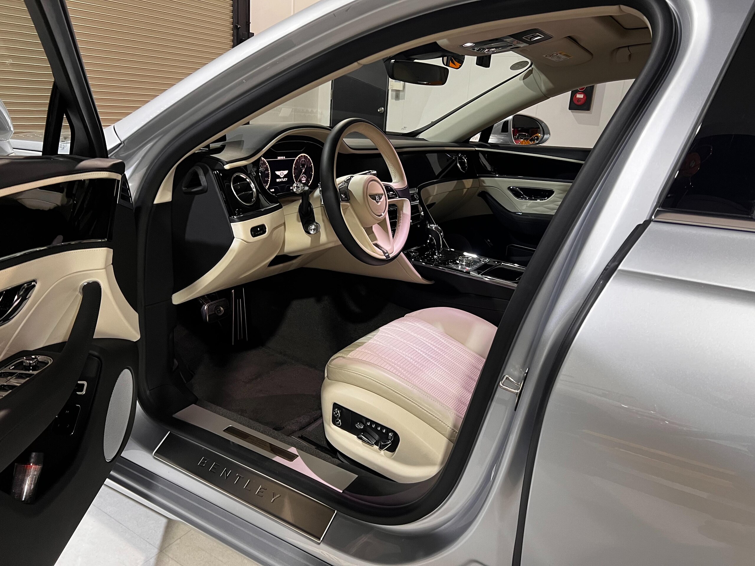 Bentley Flying Spur (photo: 6)