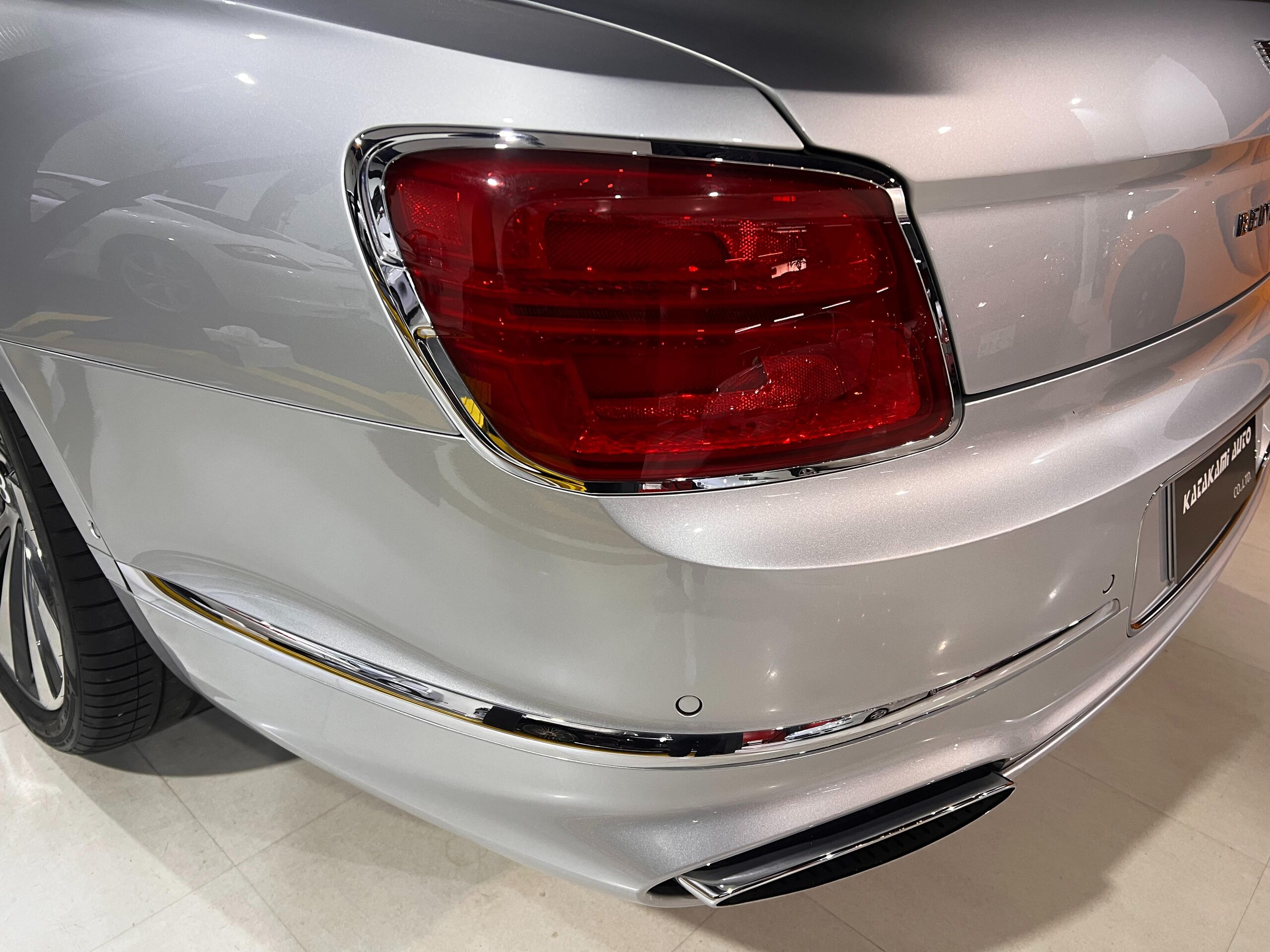 Bentley Flying Spur (photo: 21)