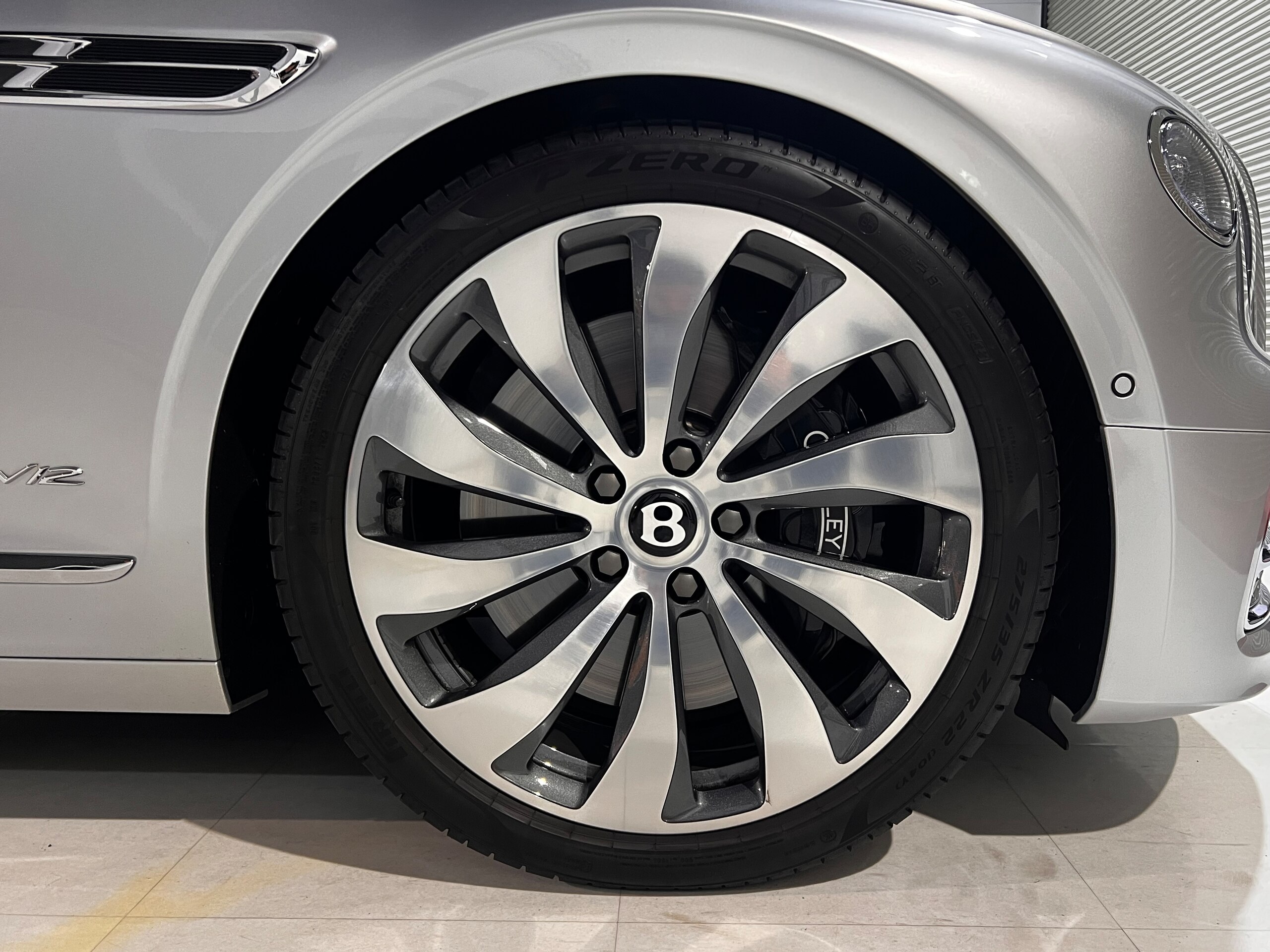 Bentley Flying Spur (photo: 22)