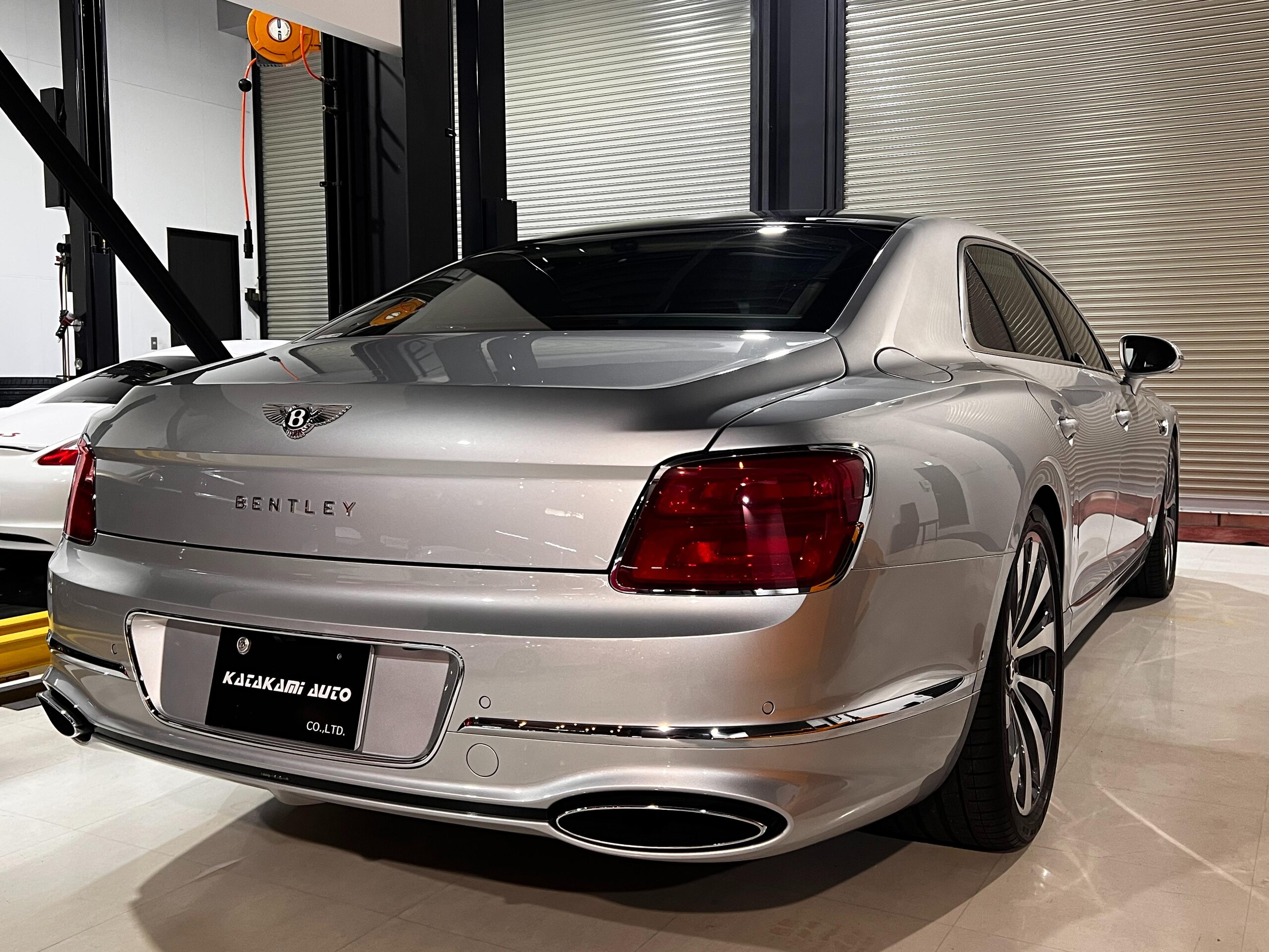 Bentley Flying Spur (photo: 5)