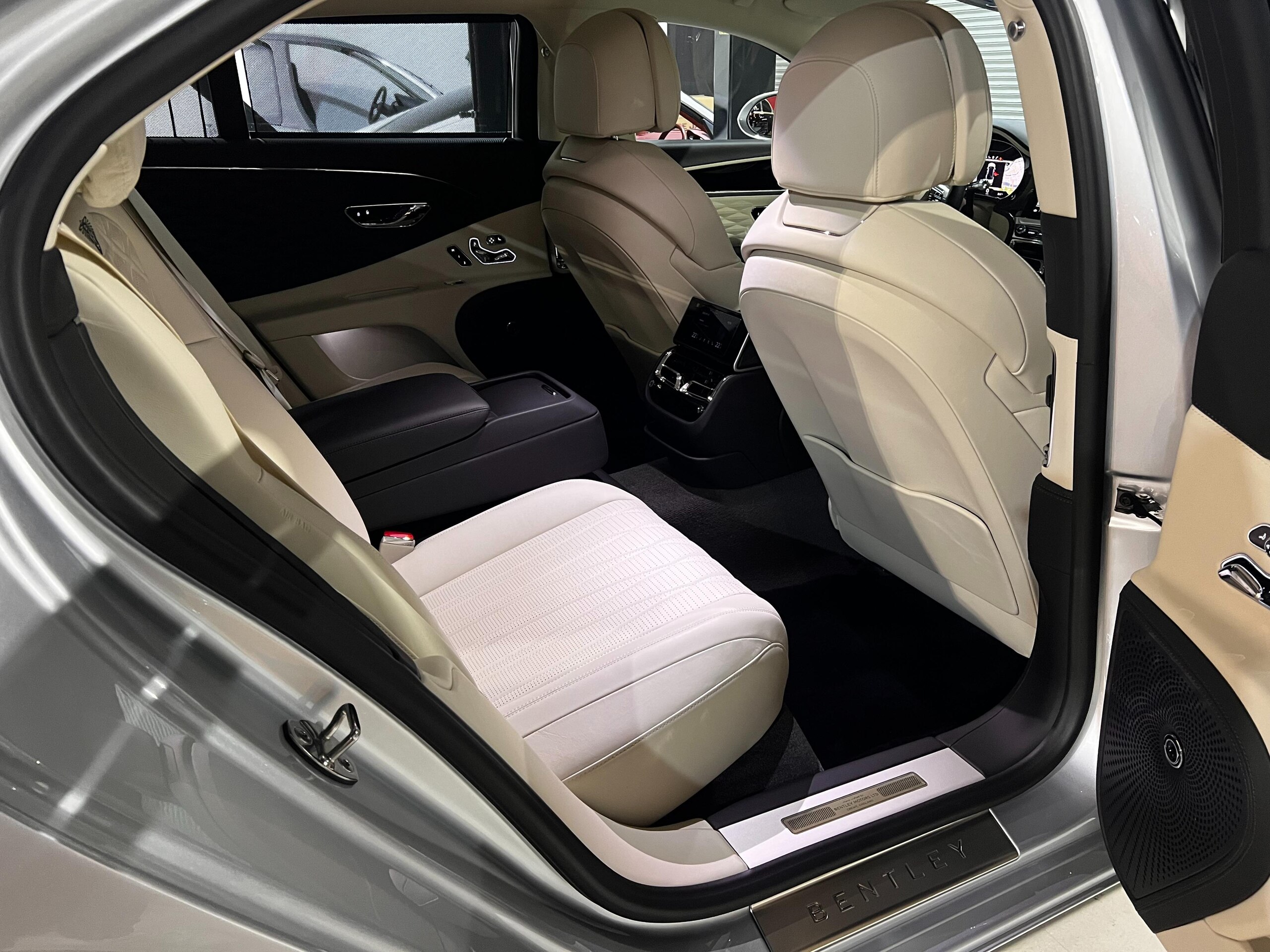 Bentley Flying Spur (photo: 15)
