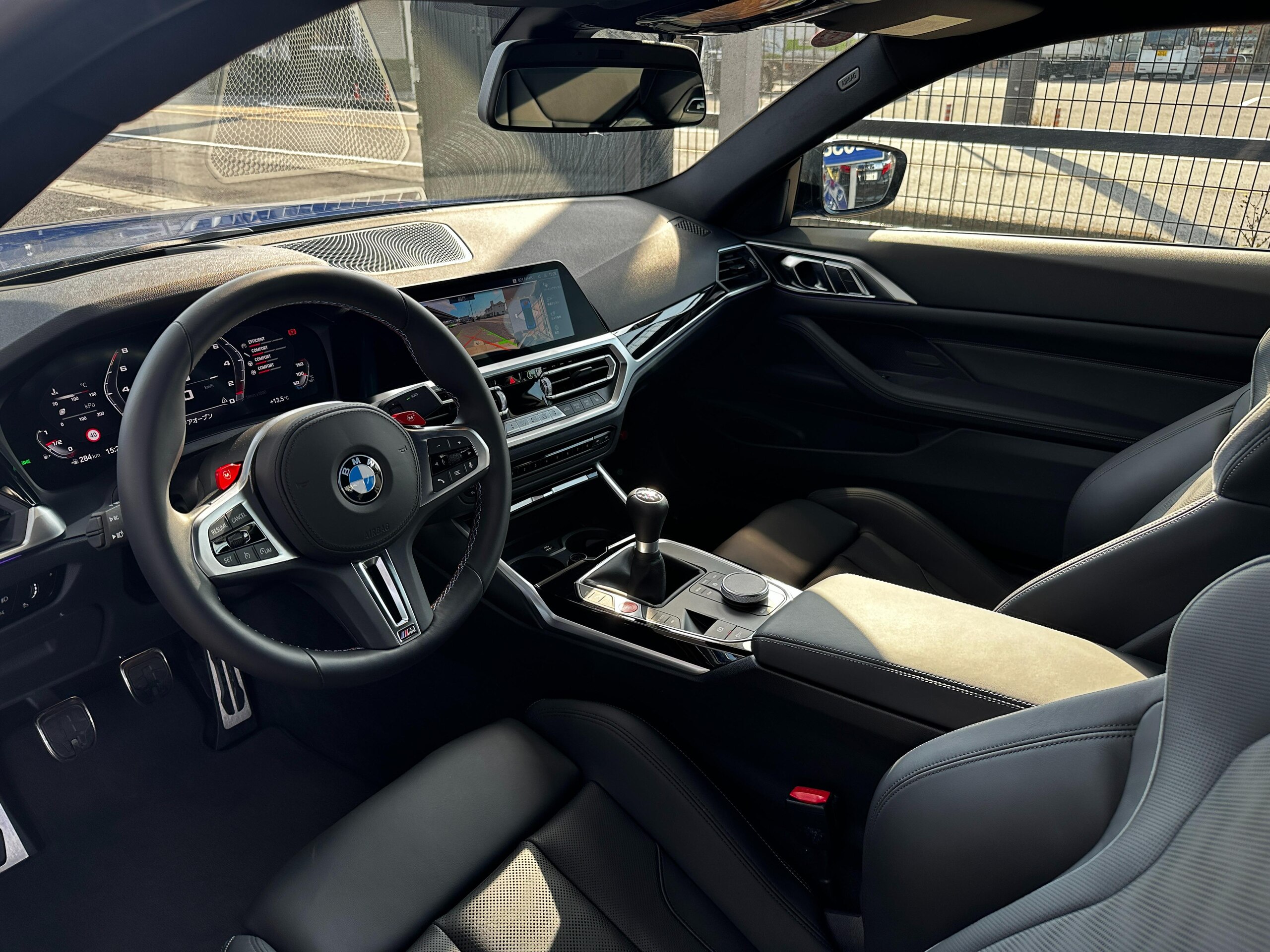 BMW M4 (photo: 16)