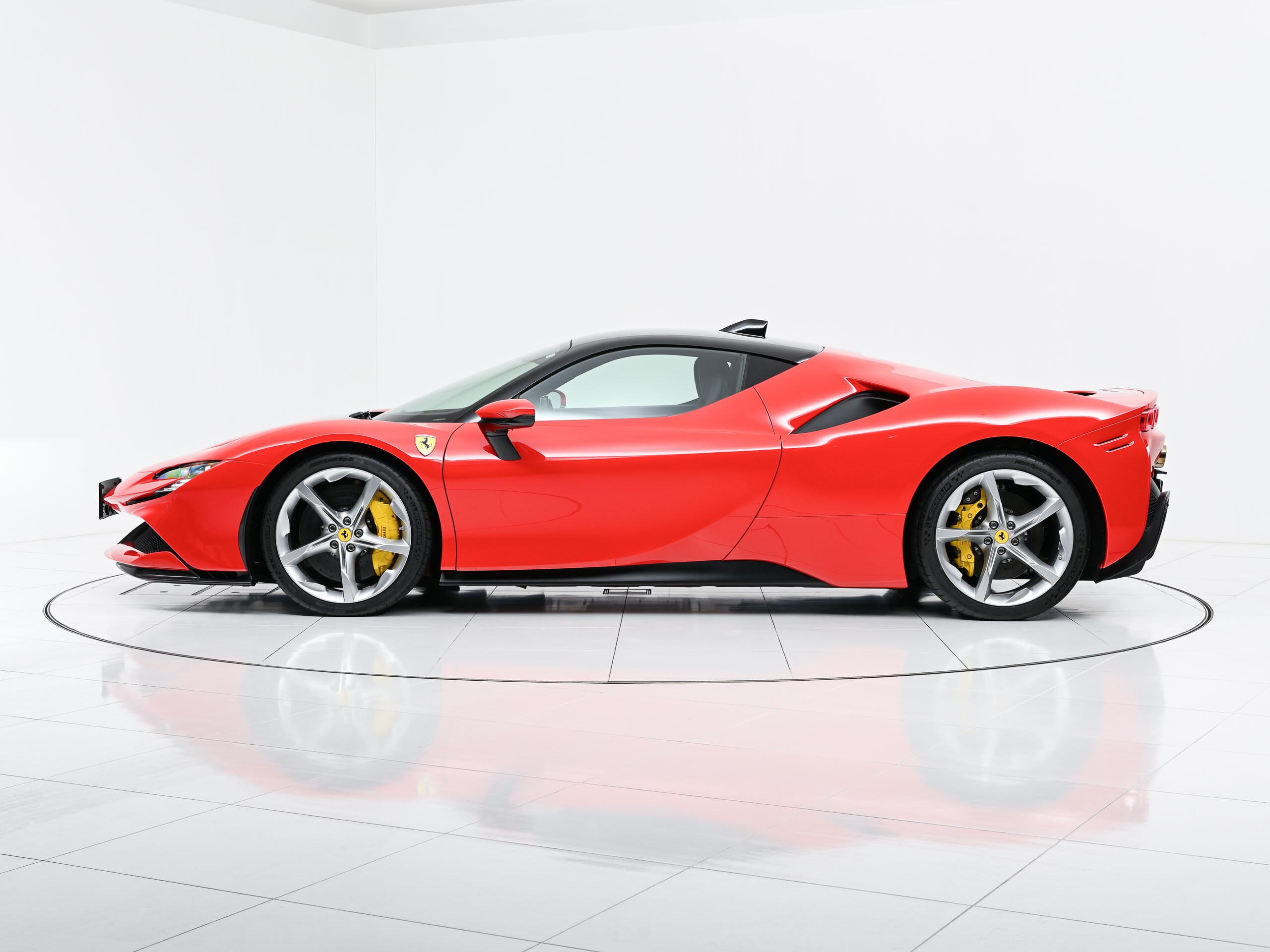 Ferrari SF90 Stradale (photo: 3)