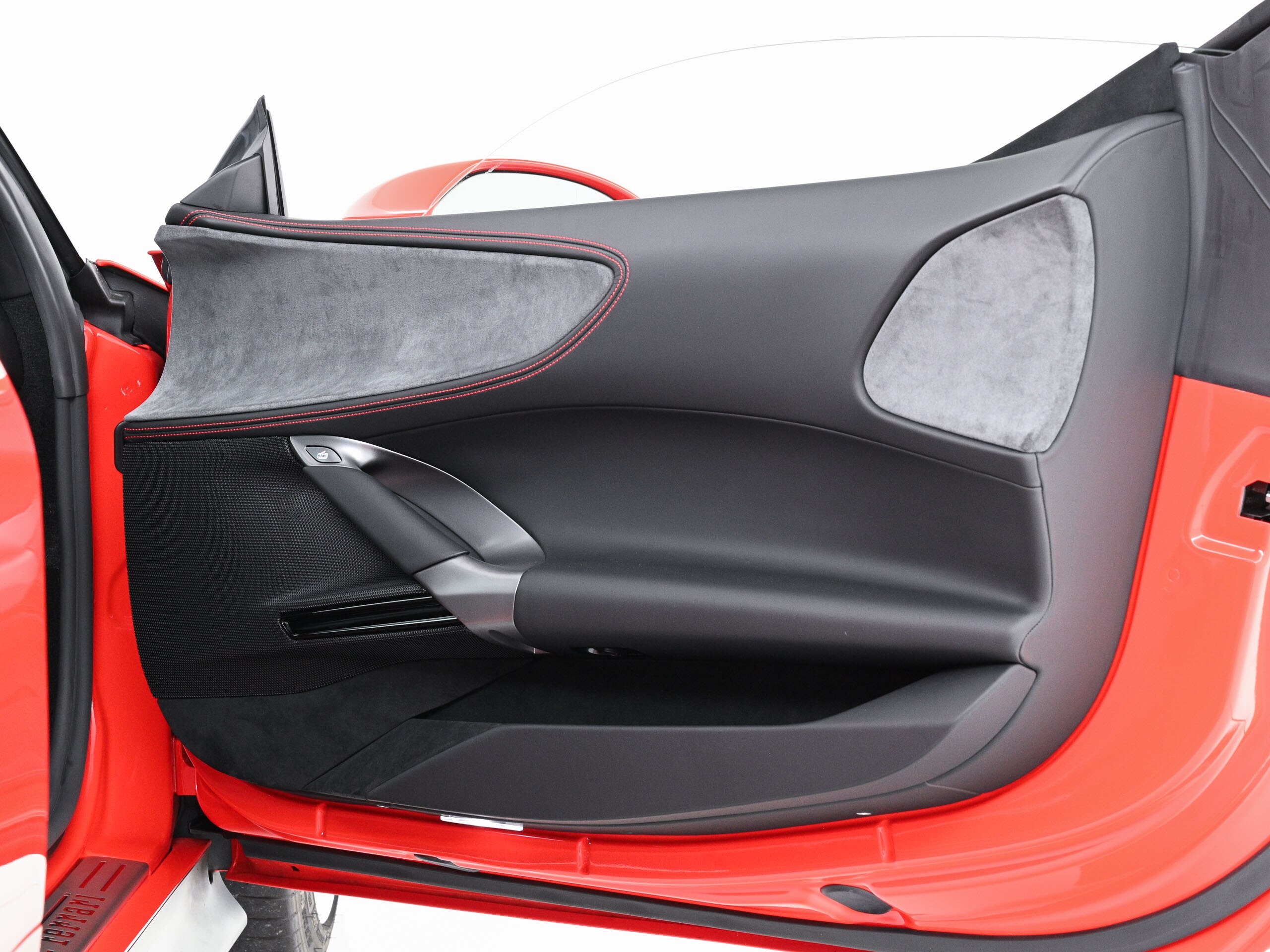 Ferrari SF90 Stradale (photo: 16)