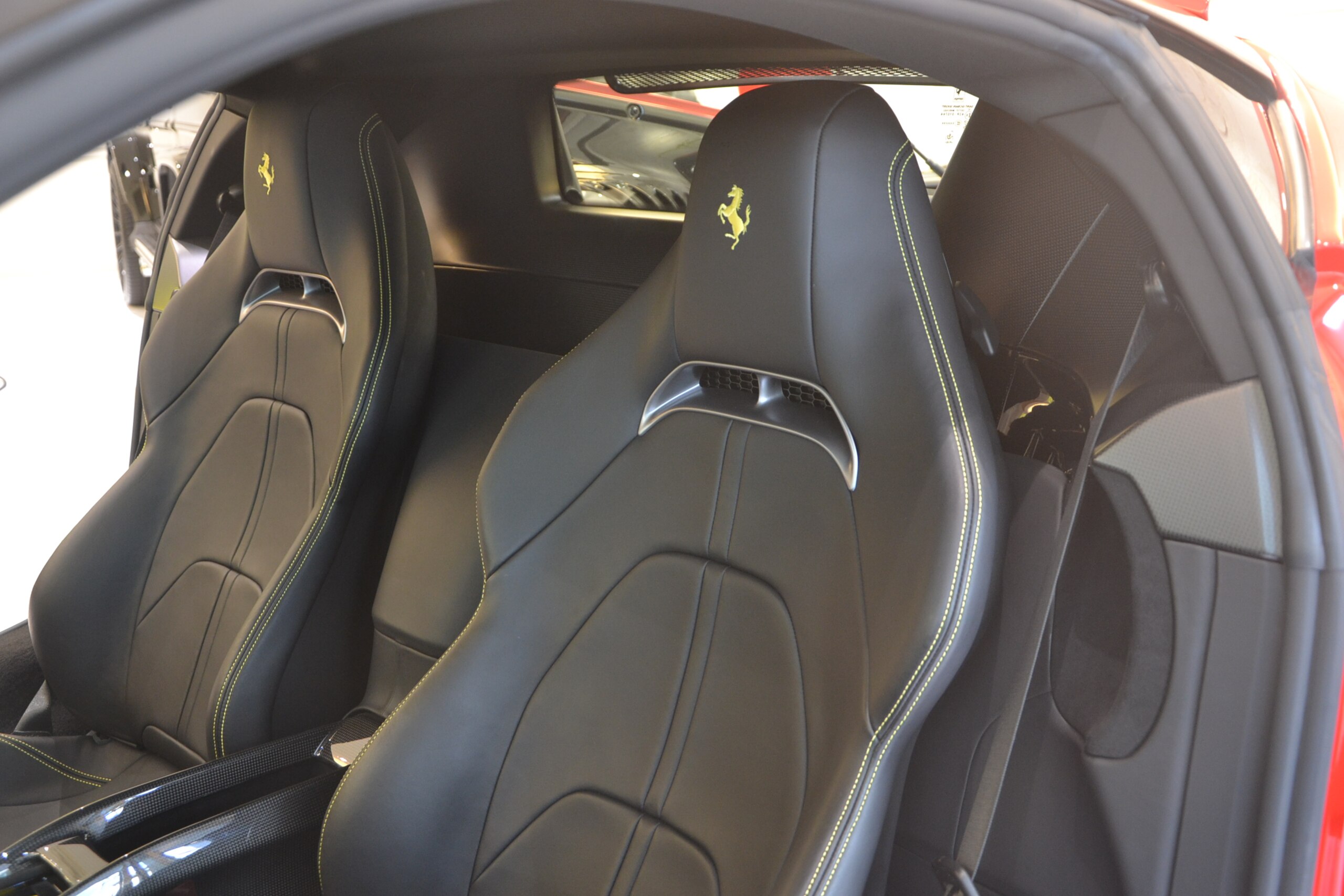 Ferrari SF90 Stradale (photo: 10)