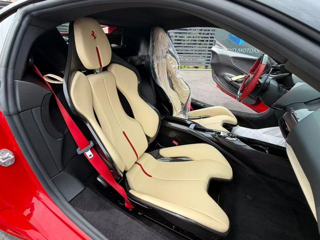 Ferrari SF90 Stradale (photo: 13)