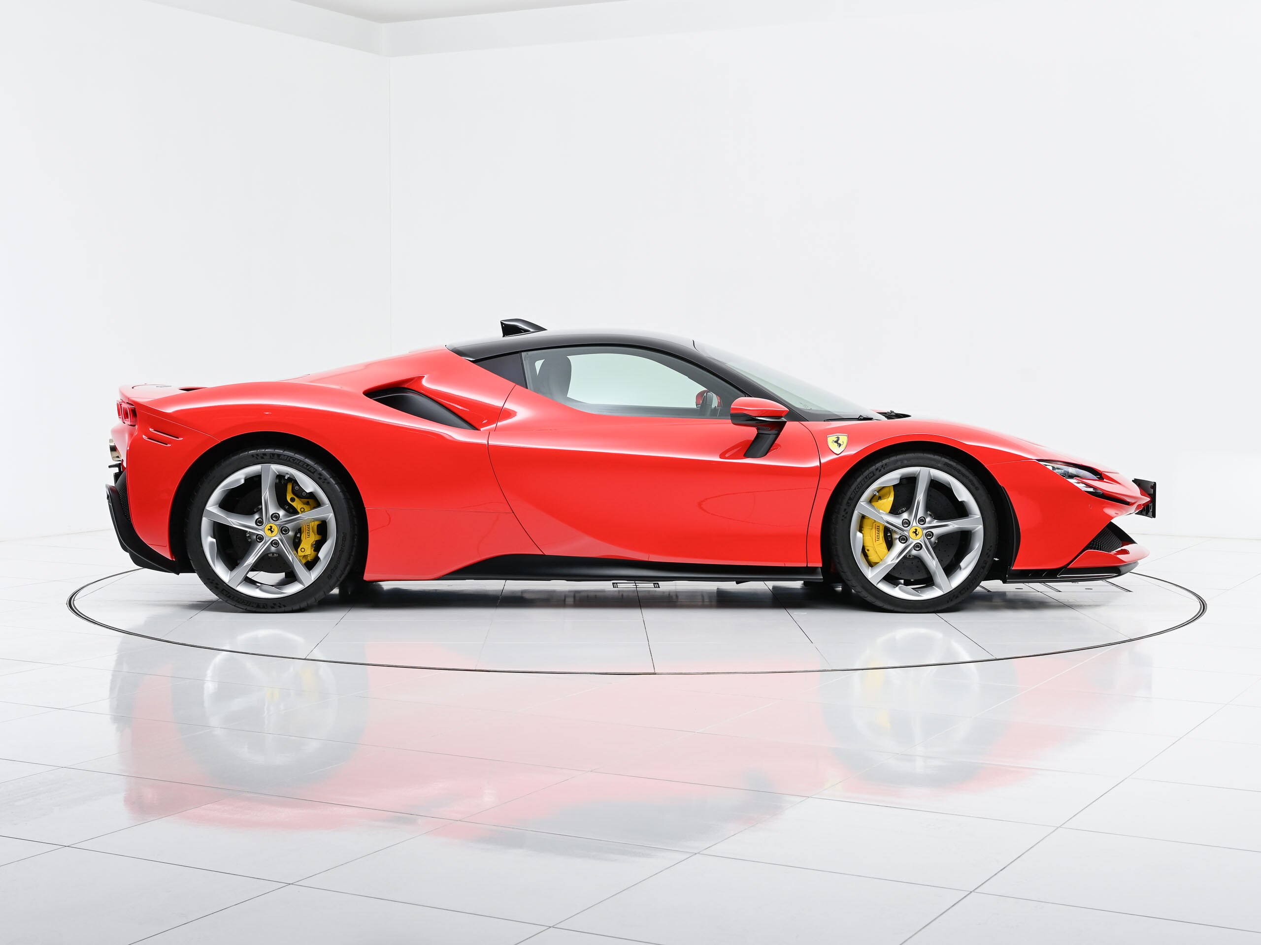 Ferrari SF90 Stradale (photo: 7)