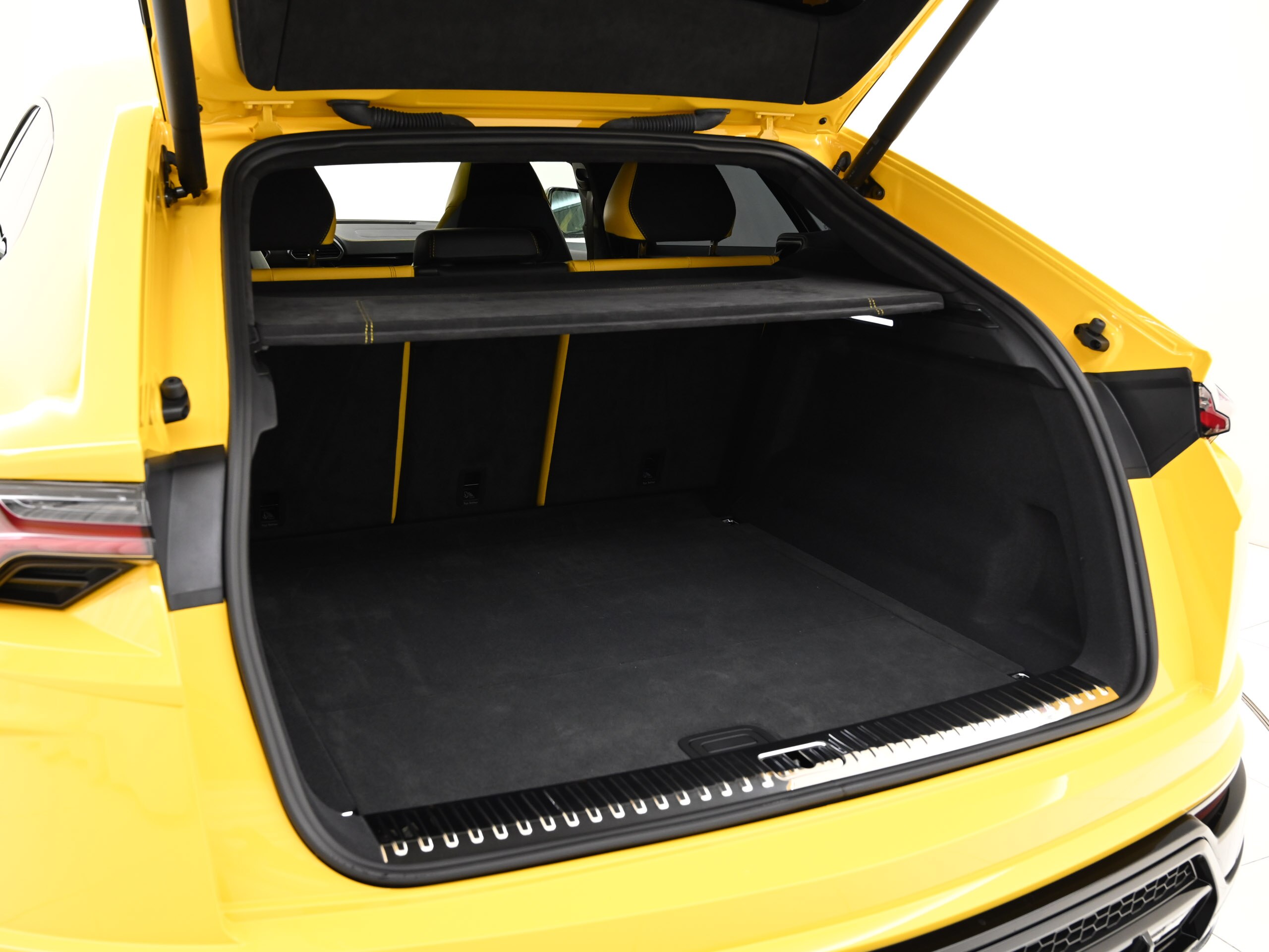 Lamborghini Urus (photo: 21)
