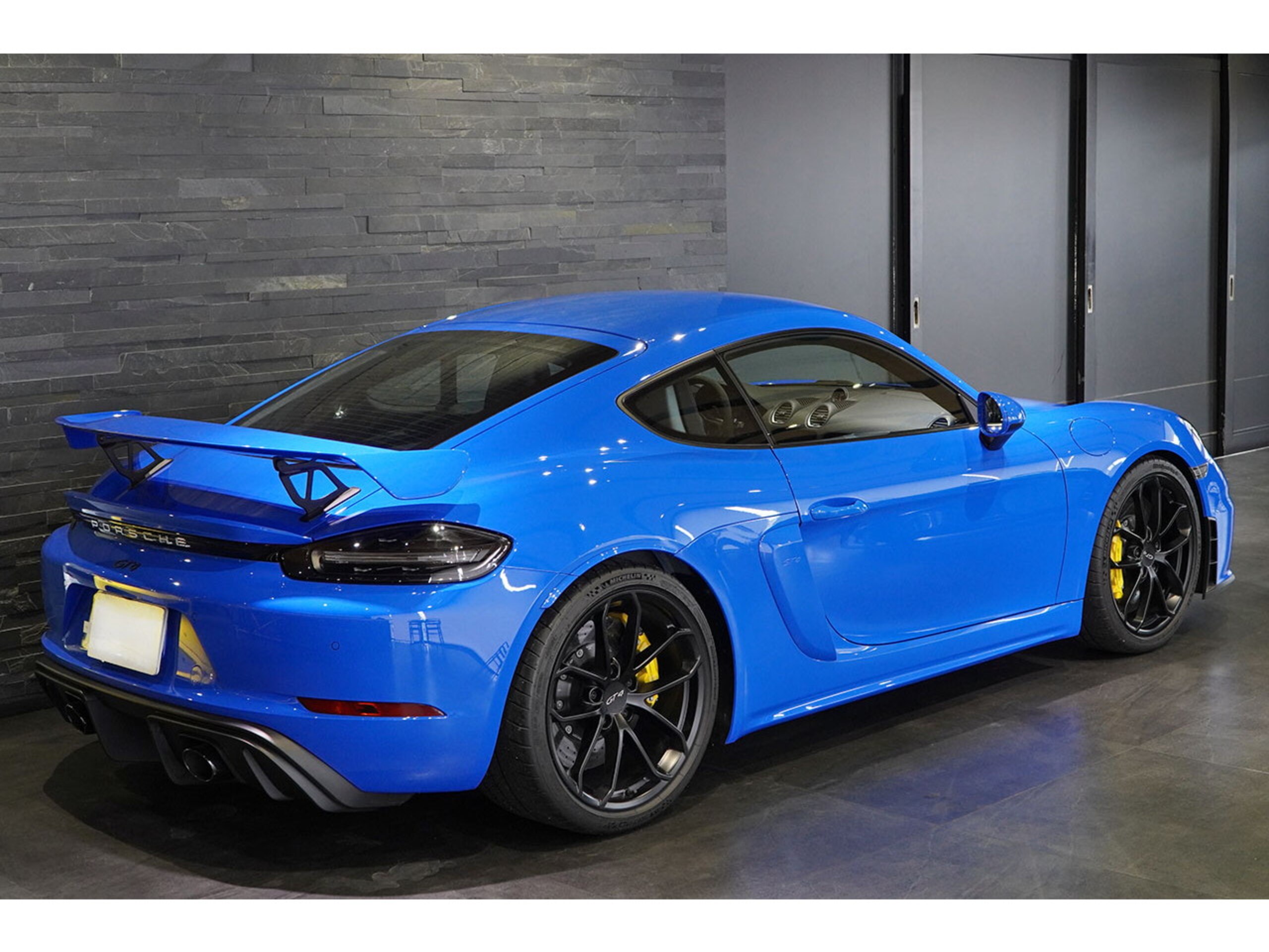 Porsche 718 Cayman GT4 (photo: 6)