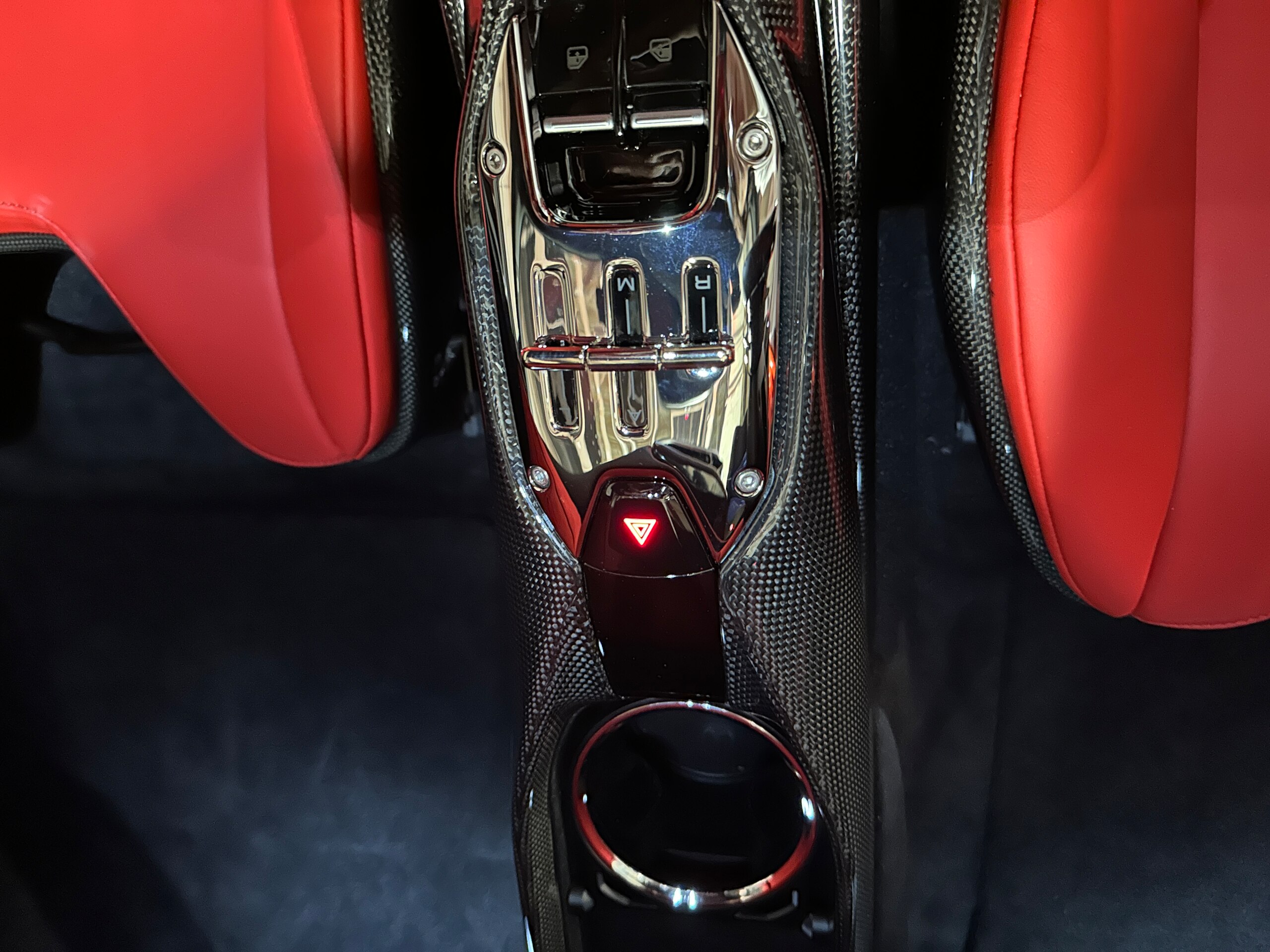 Ferrari 296GTB (photo: 13)