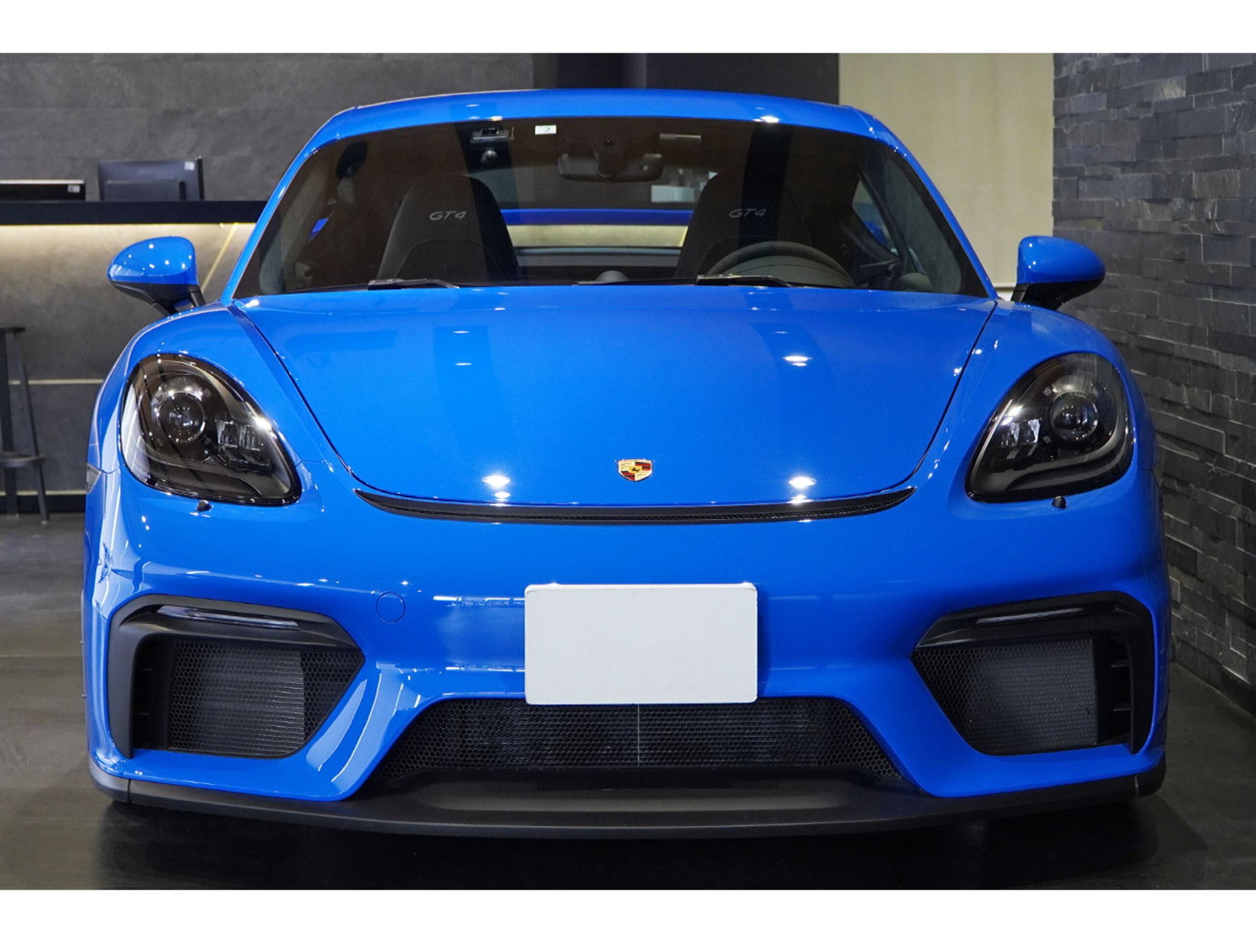 Porsche 718 Cayman GT4 (photo: 1)