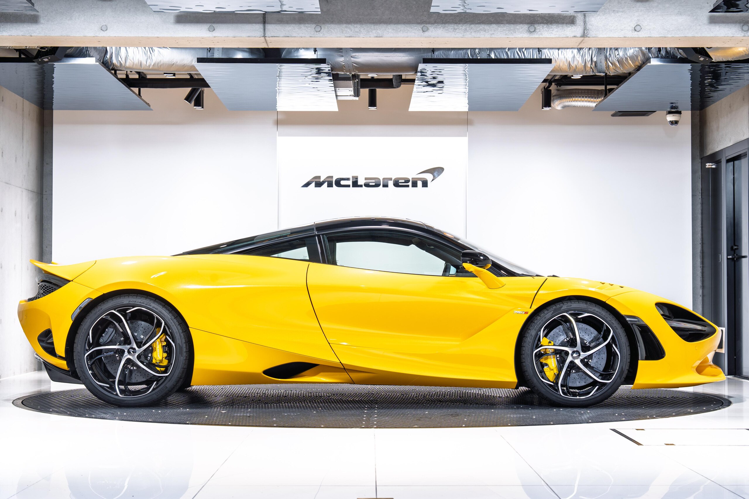 McLaren 750S (photo: 4)