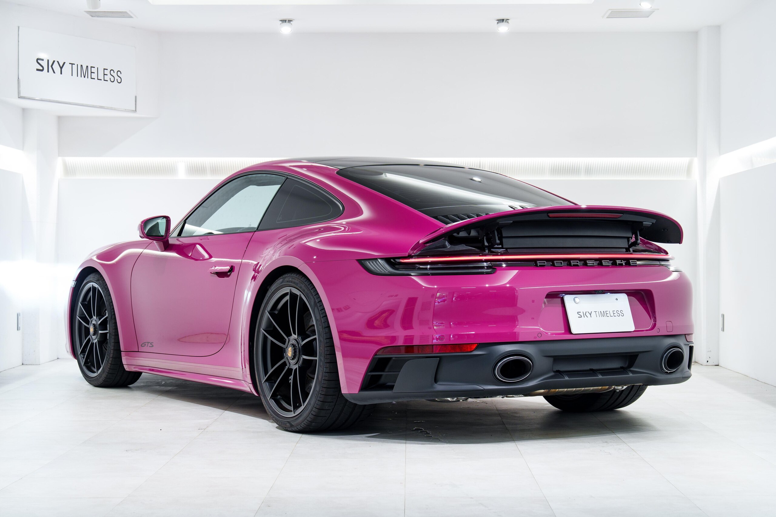 Porsche 911 Carrera 4 GTS (photo: 4)
