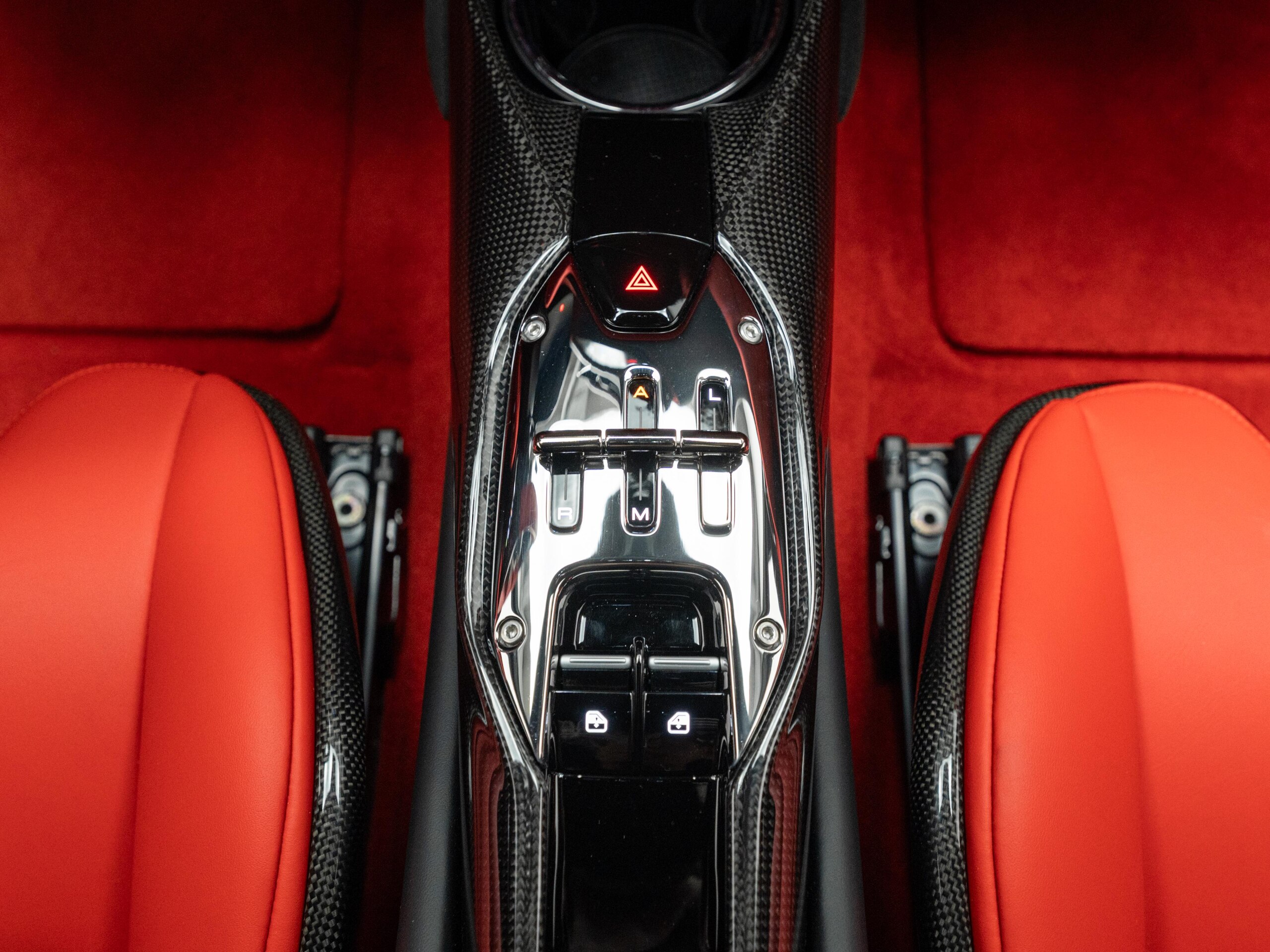 Ferrari 296GTB (photo: 13)