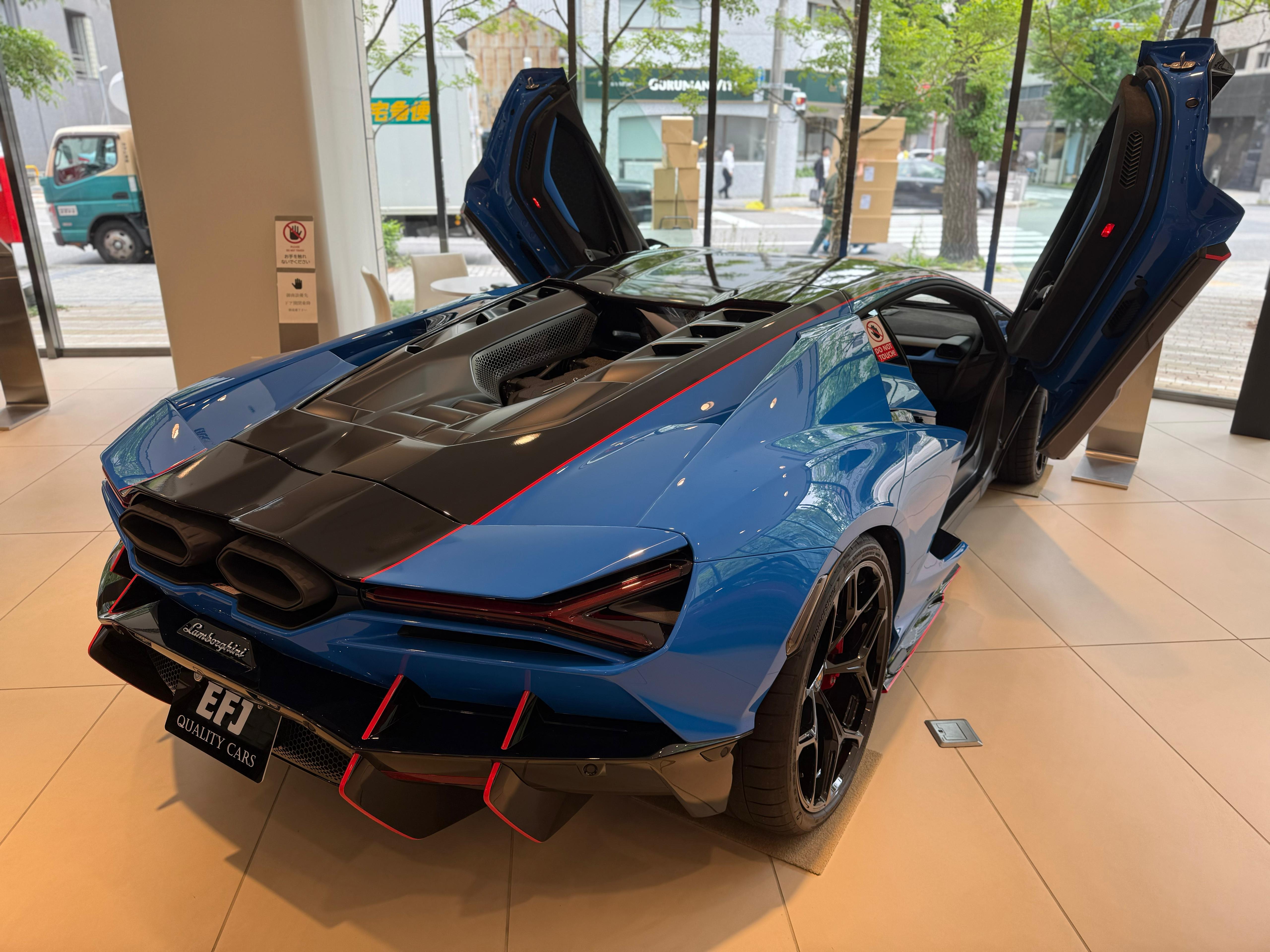 Lamborghini Revuelto (photo: 5)
