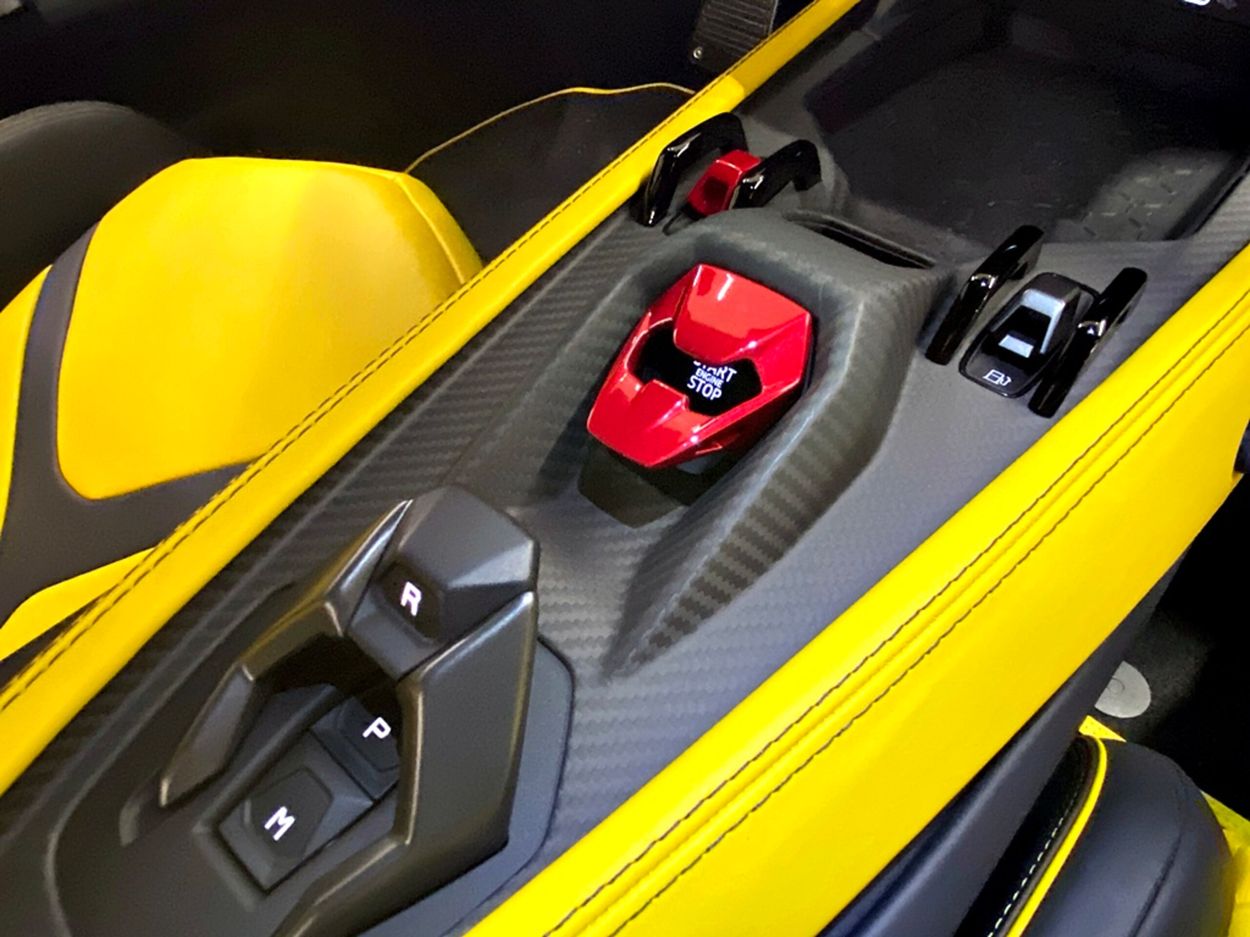 Lamborghini Revuelto (photo: 12)