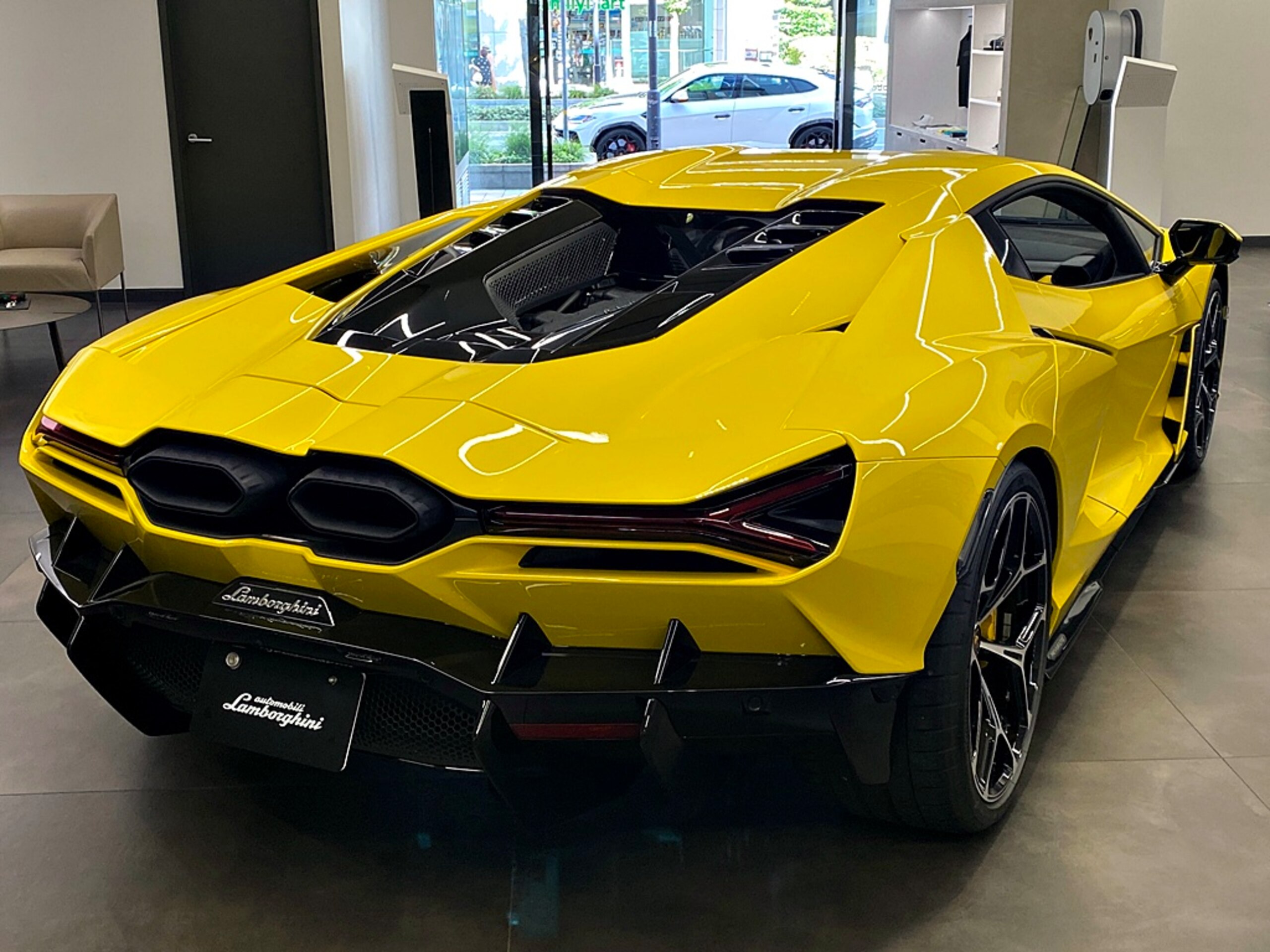 Lamborghini Revuelto (photo: 4)