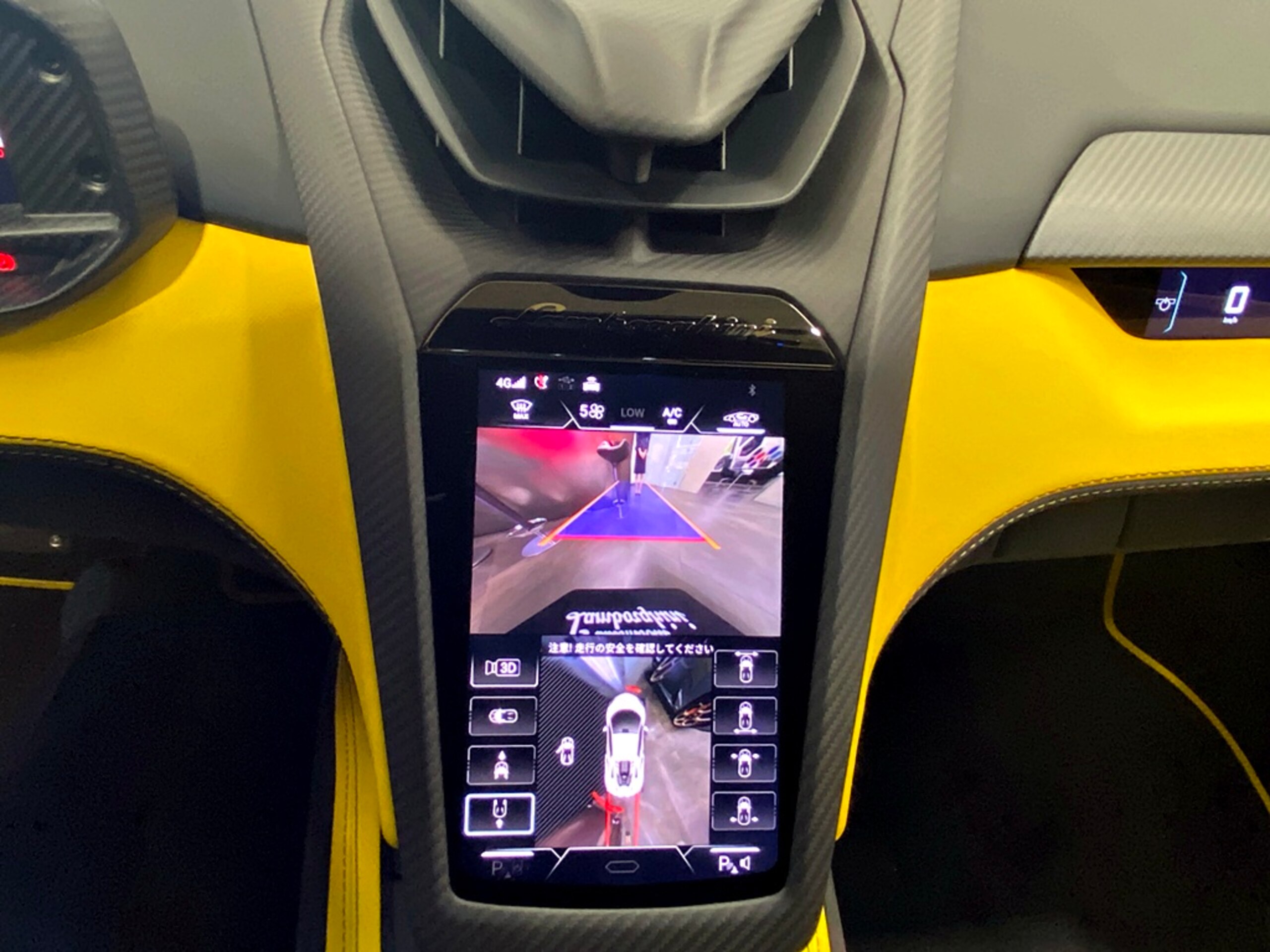 Lamborghini Revuelto (photo: 11)