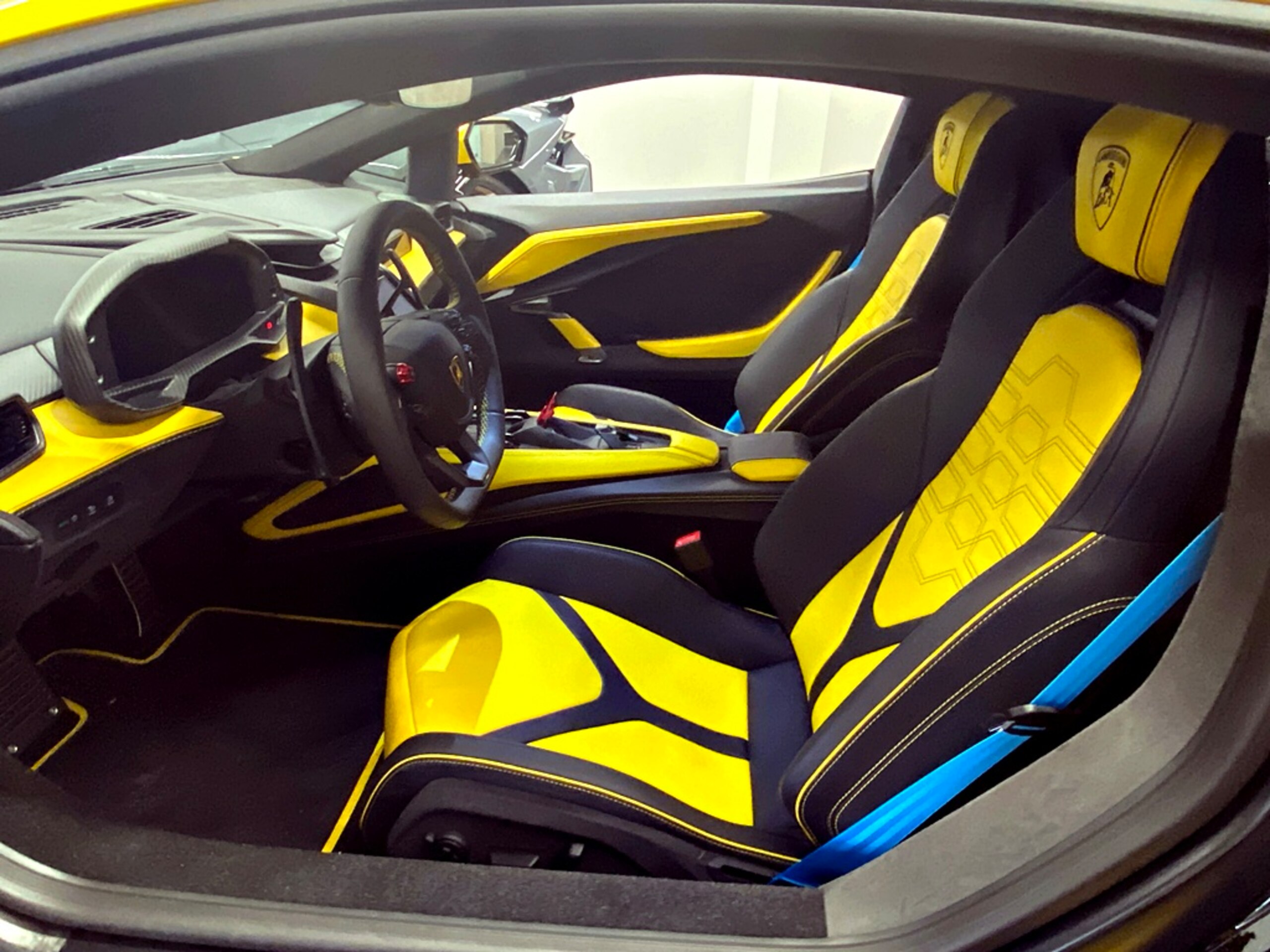 Lamborghini Revuelto (photo: 5)