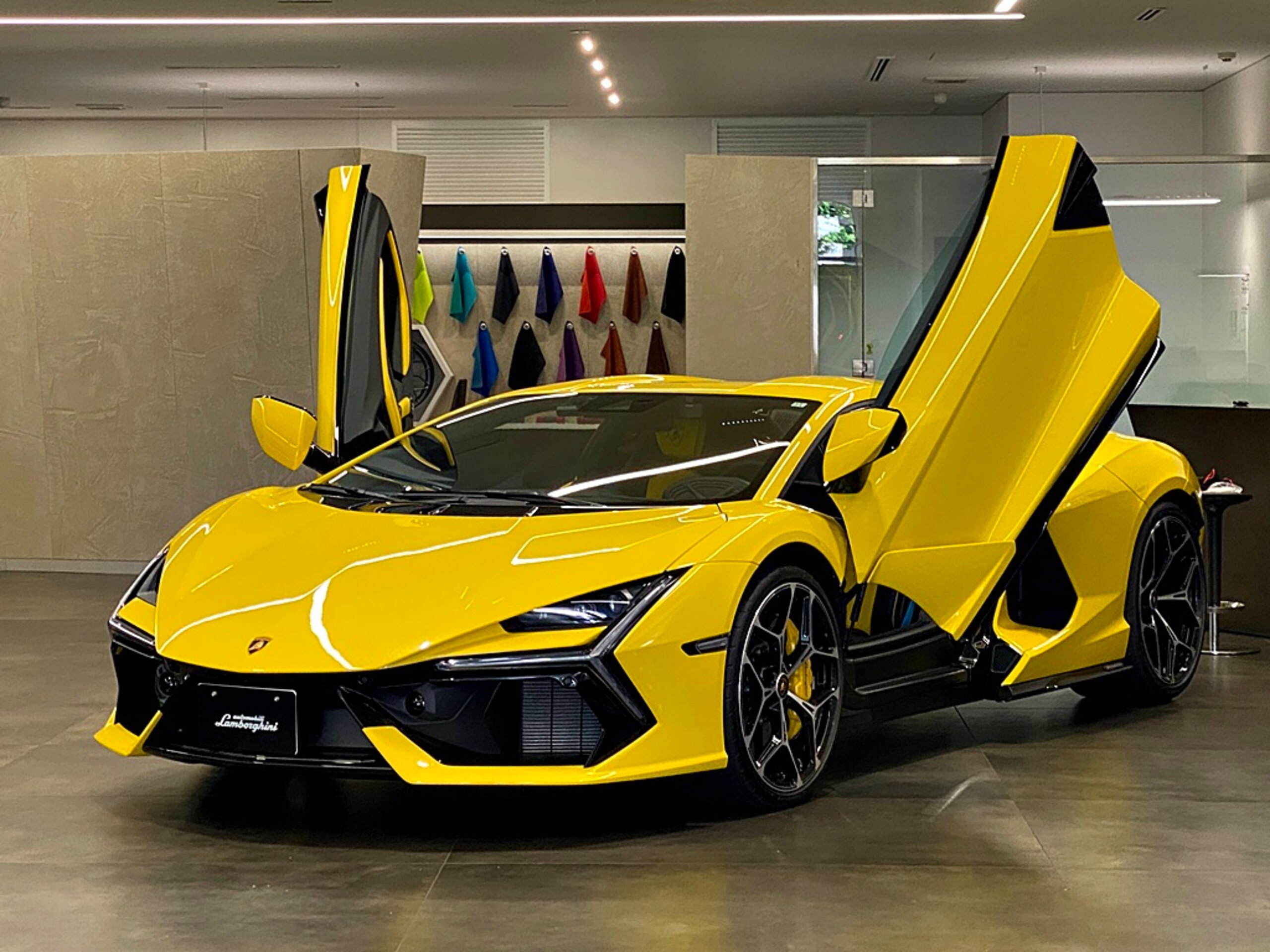 Lamborghini Revuelto