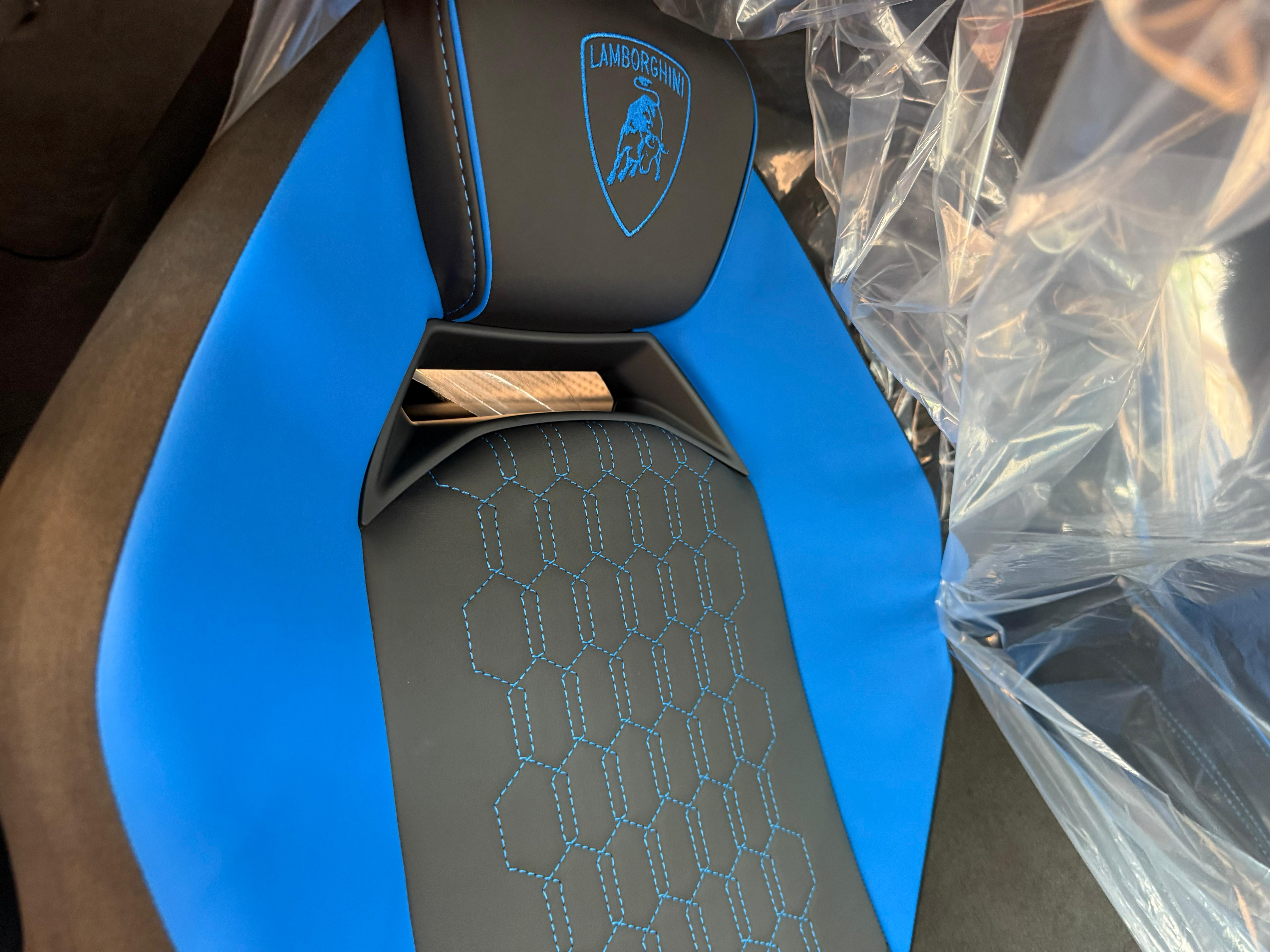 Lamborghini Revuelto (photo: 12)