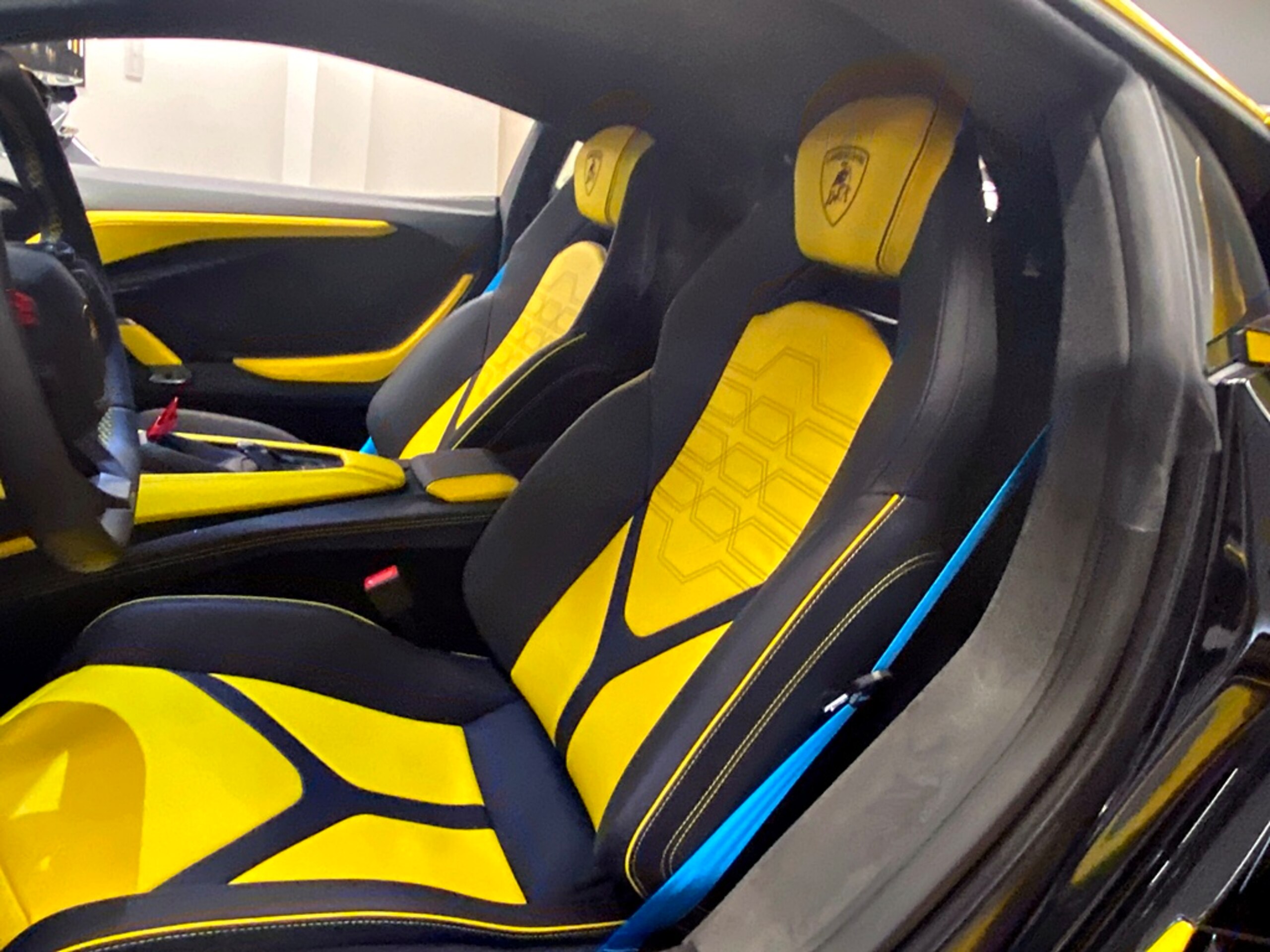 Lamborghini Revuelto (photo: 6)