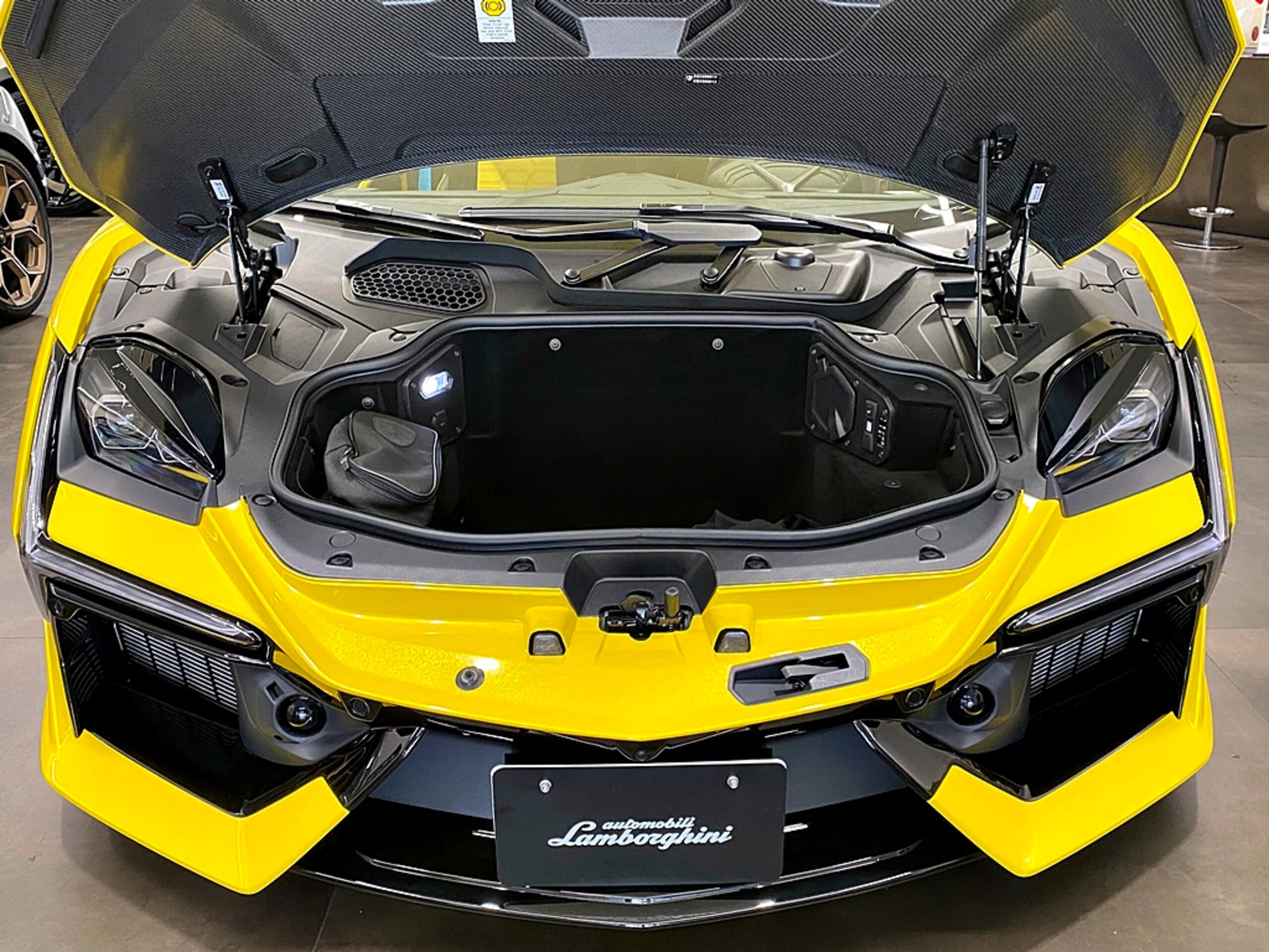Lamborghini Revuelto (photo: 18)