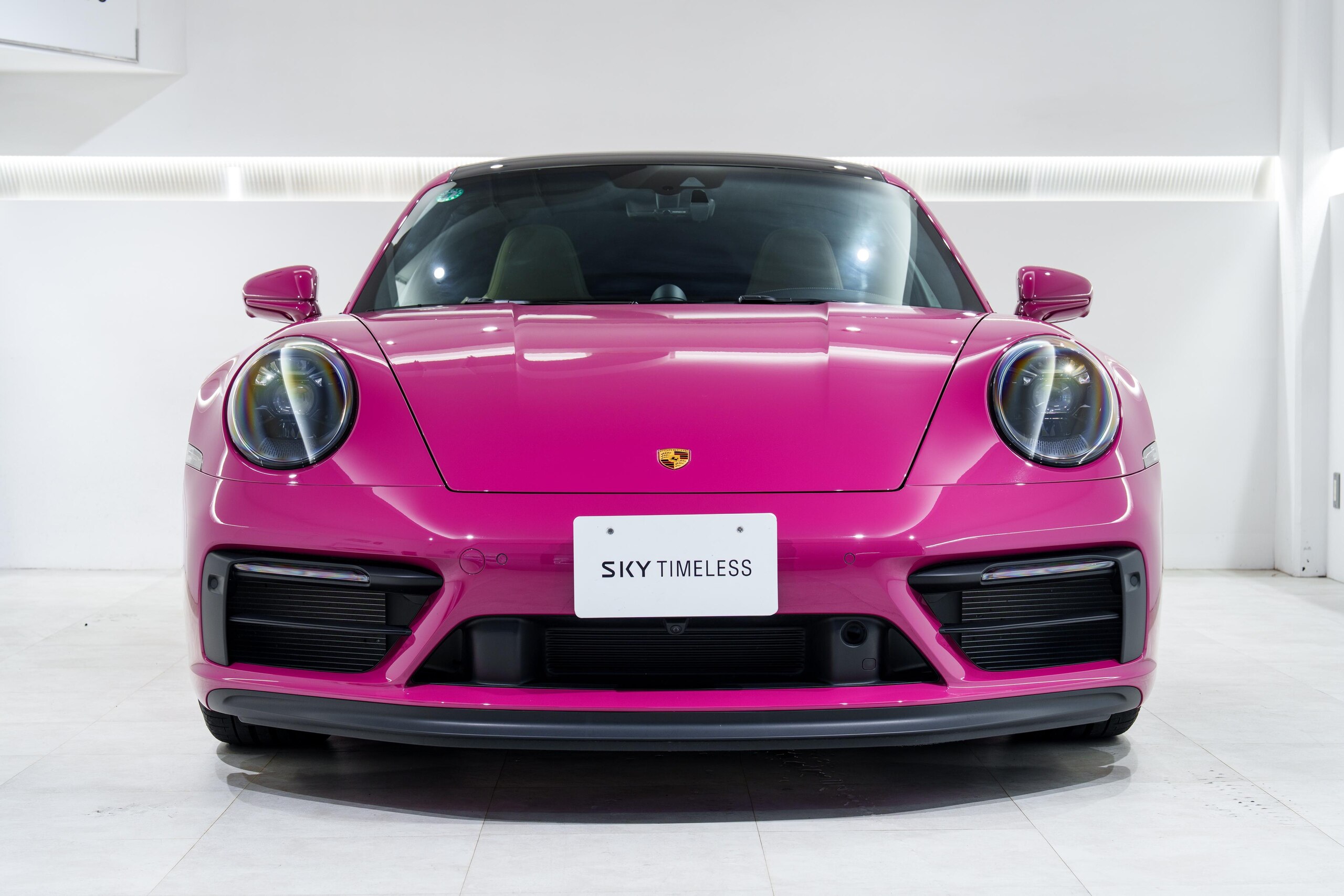 Porsche 911 Carrera 4 GTS (photo: 1)