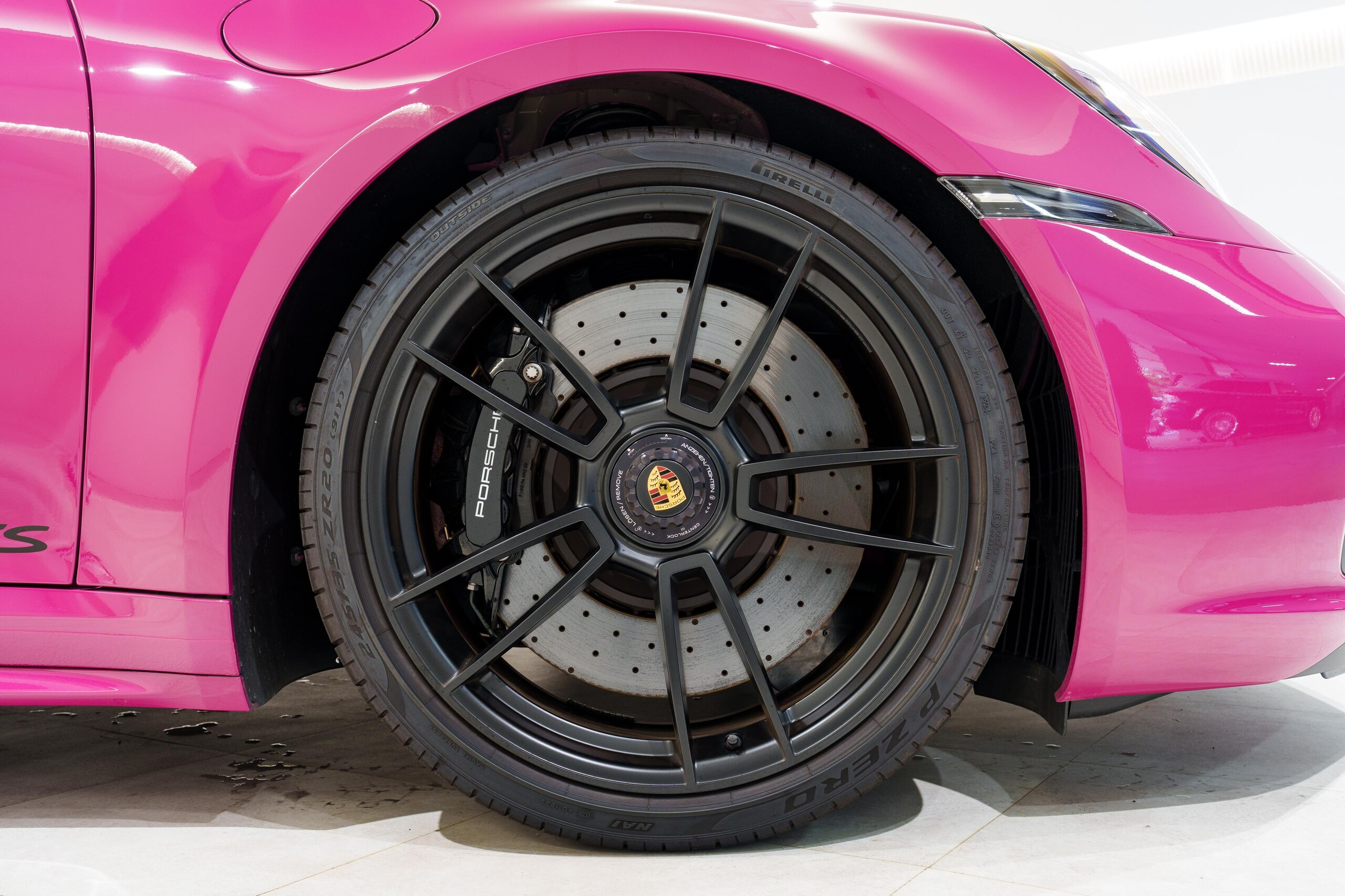 Porsche 911 Carrera 4 GTS (photo: 21)