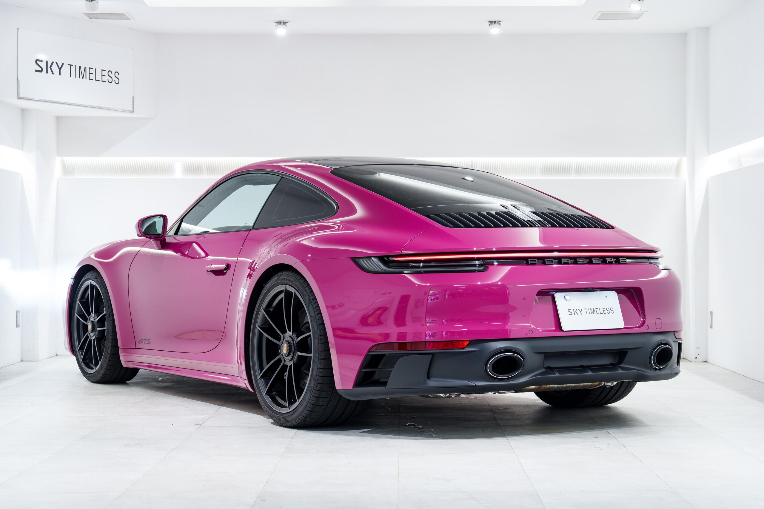 Porsche 911 Carrera 4 GTS (photo: 3)