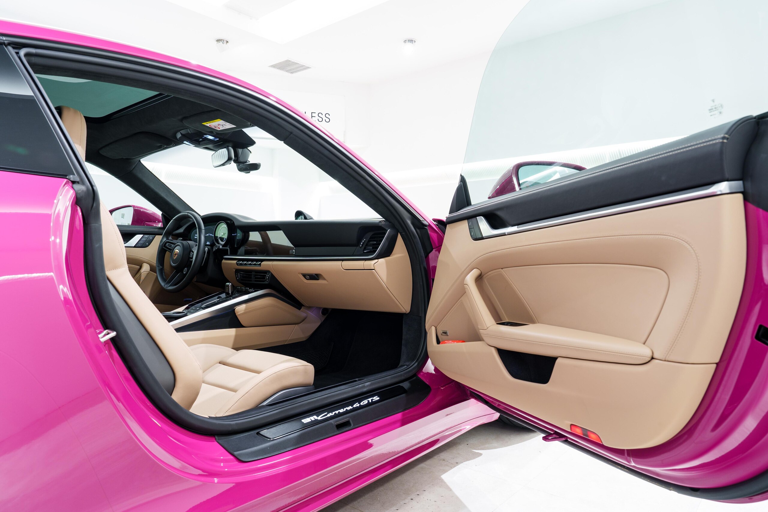 Porsche 911 Carrera 4 GTS (photo: 18)