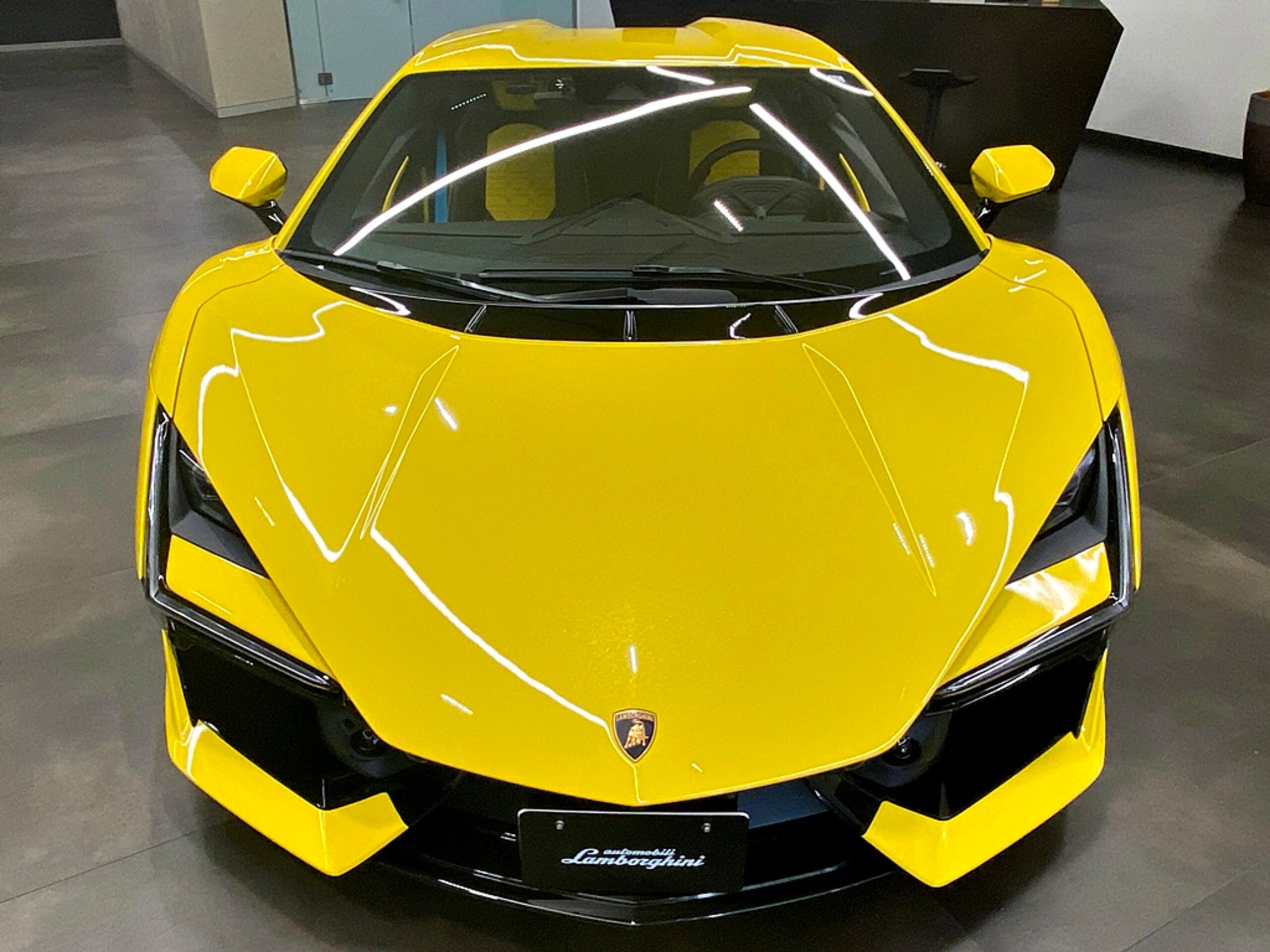 Lamborghini Revuelto (photo: 1)