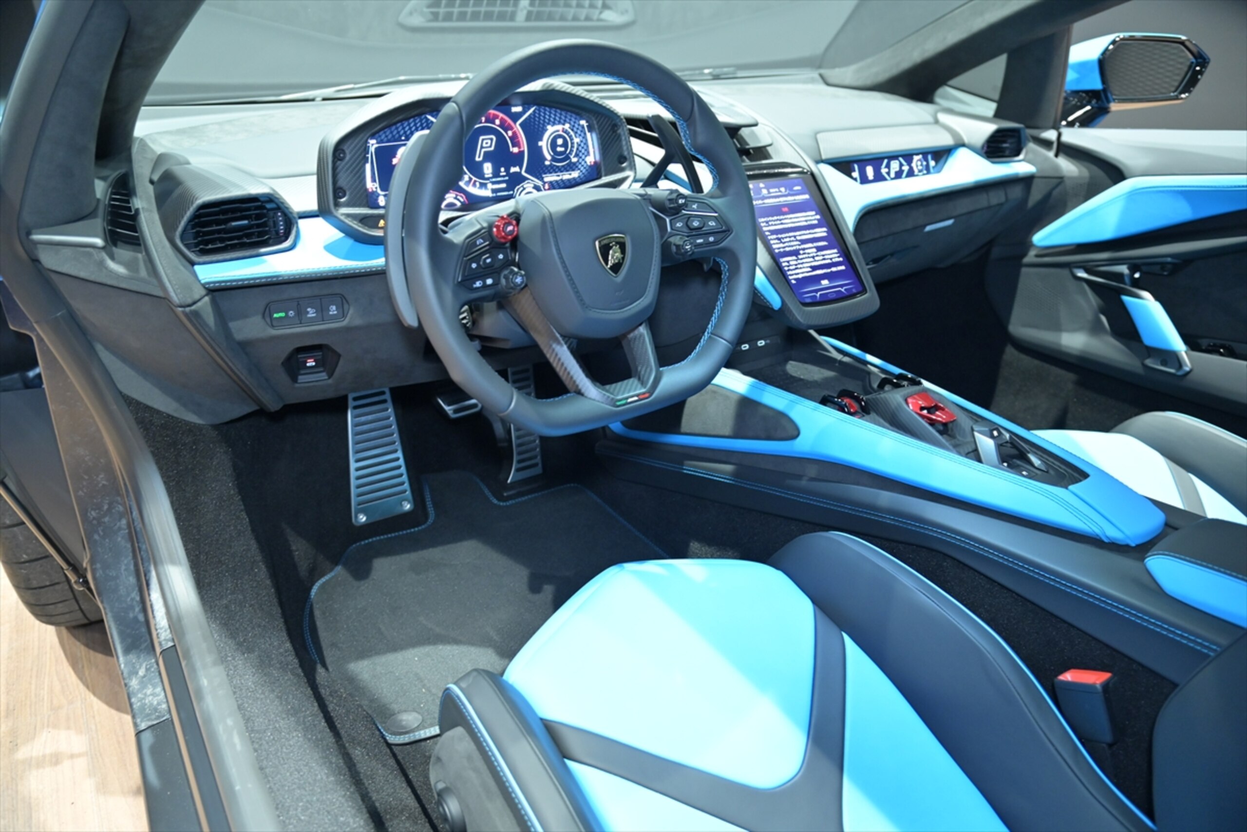 Lamborghini Revuelto (photo: 7)