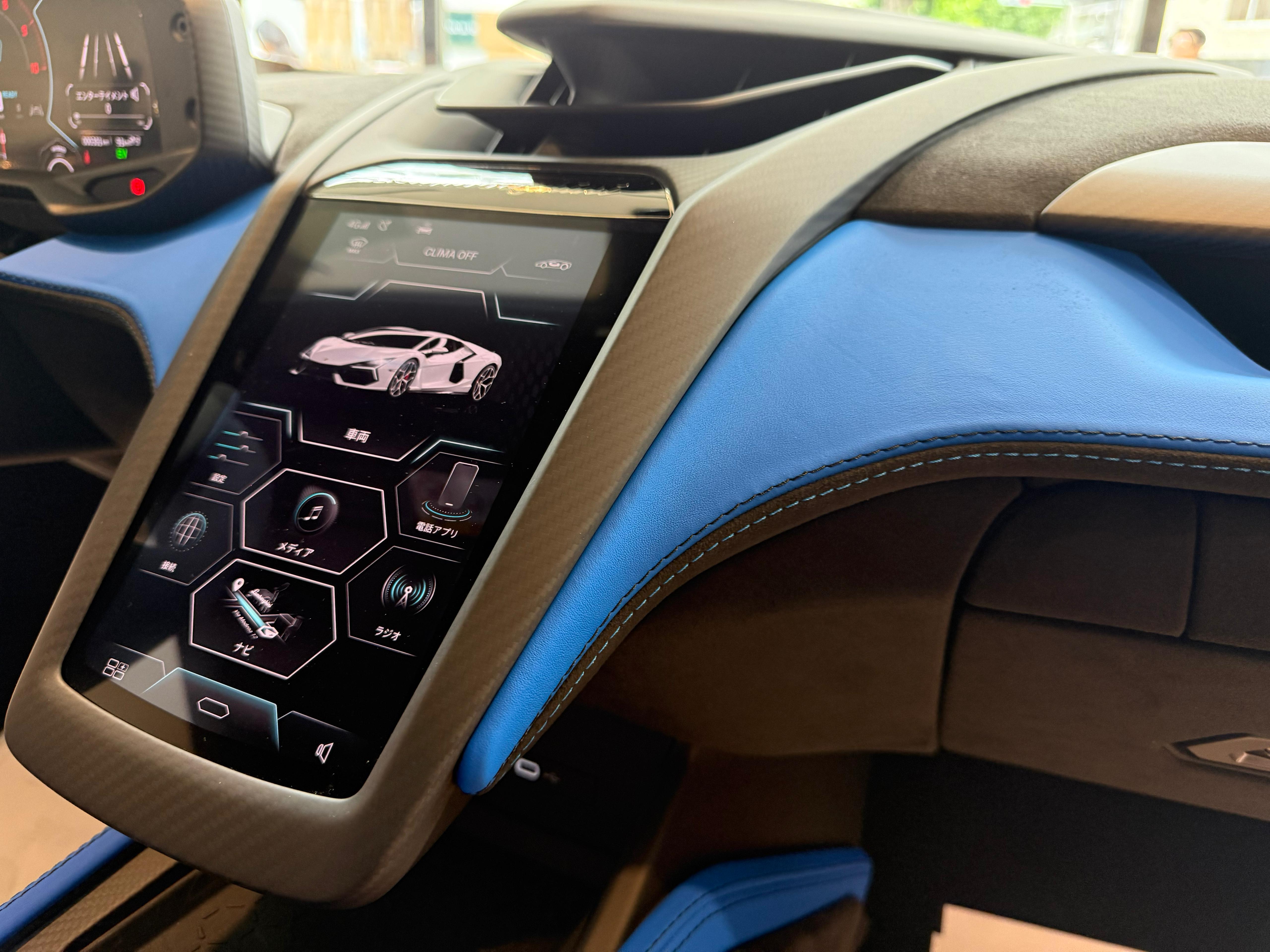 Lamborghini Revuelto (photo: 11)