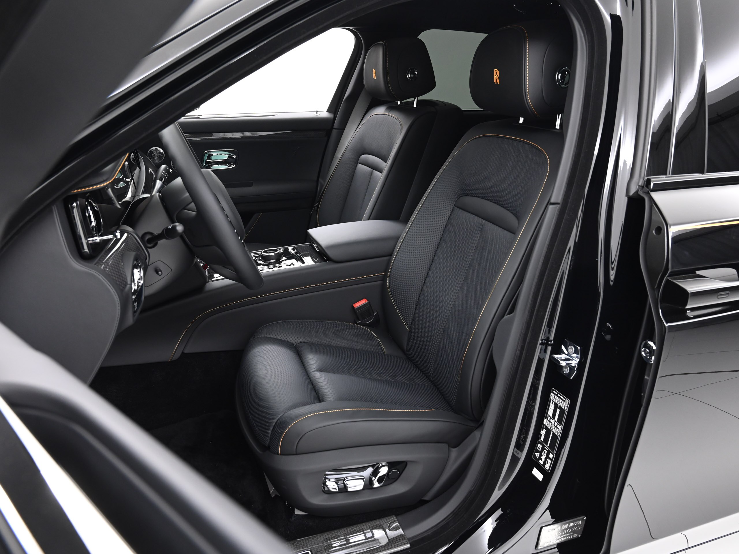 Rolls-Royce Black Badge Ghost Series II (photo: 11)