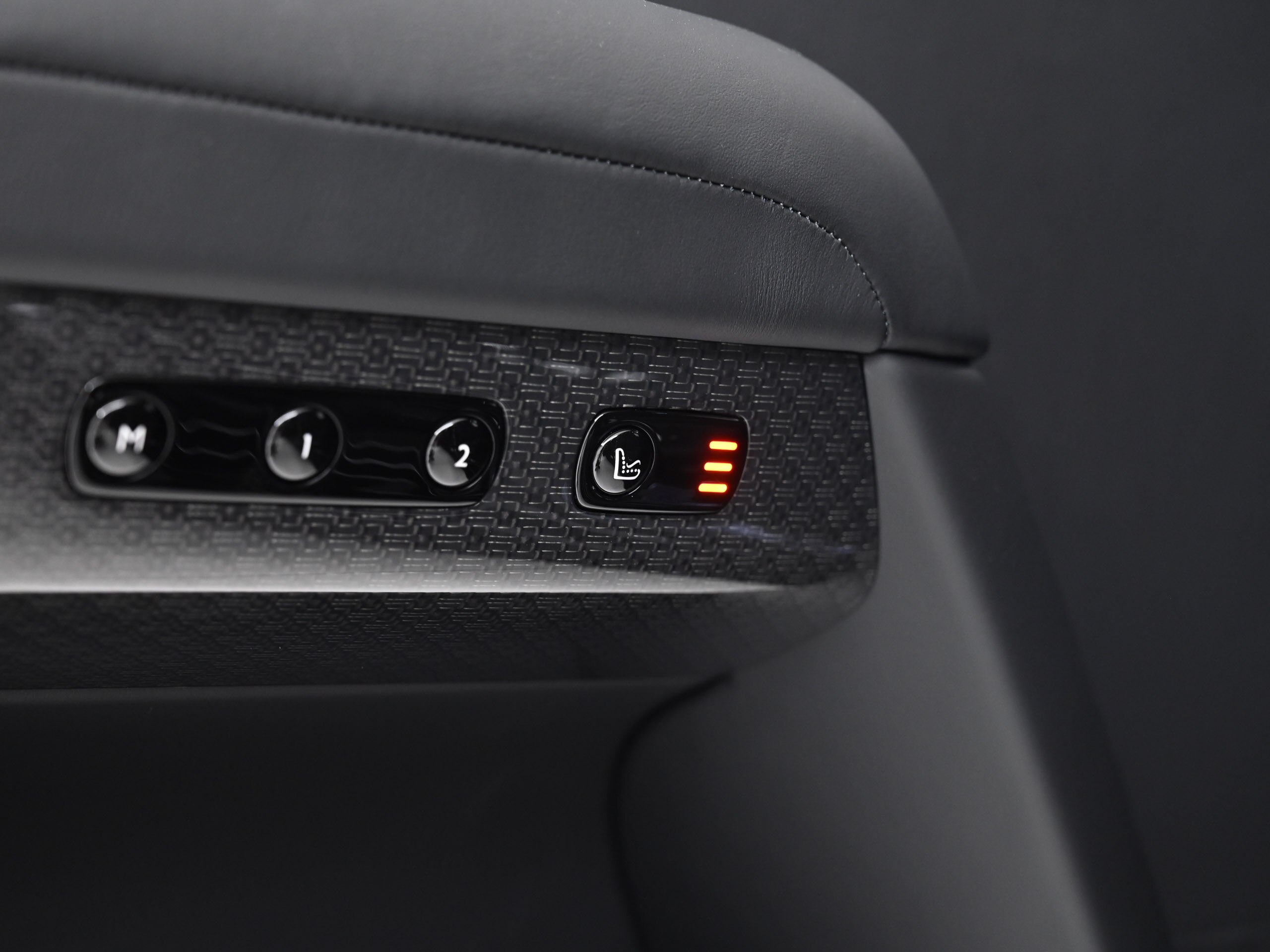 Rolls-Royce Black Badge Ghost Series II (photo: 7)
