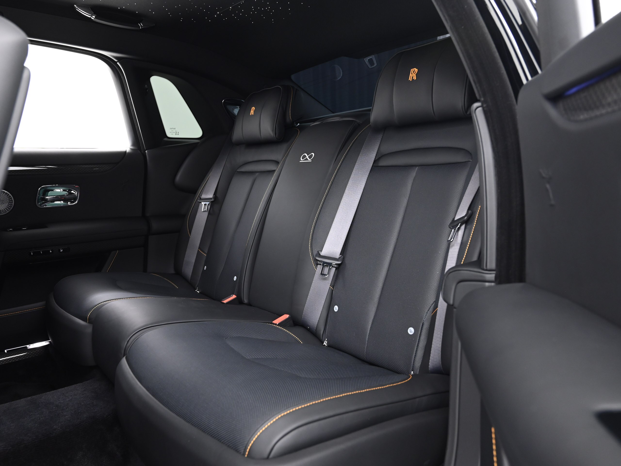 Rolls-Royce Black Badge Ghost Series II (photo: 21)
