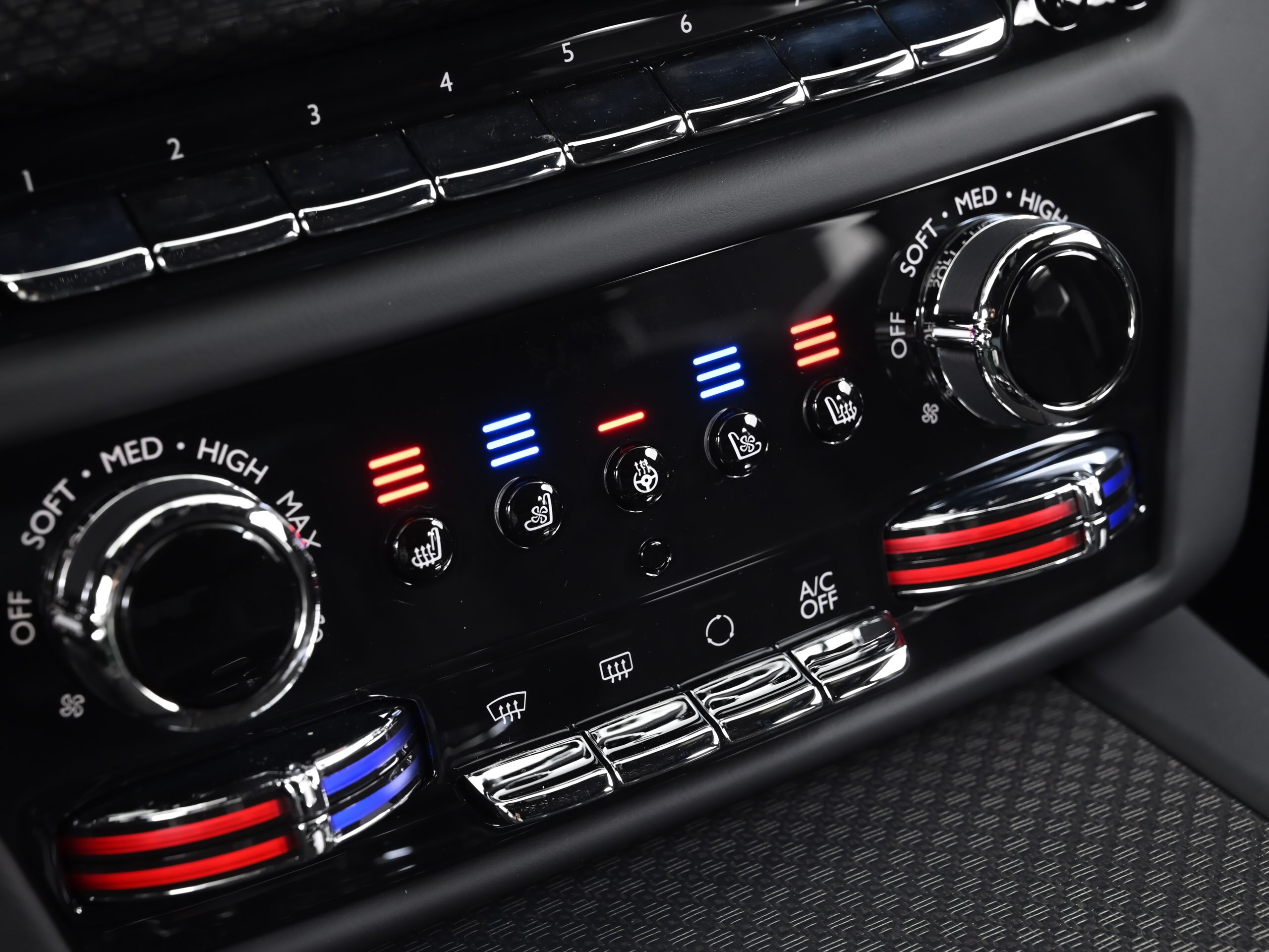 Rolls-Royce Black Badge Ghost Series II (photo: 15)